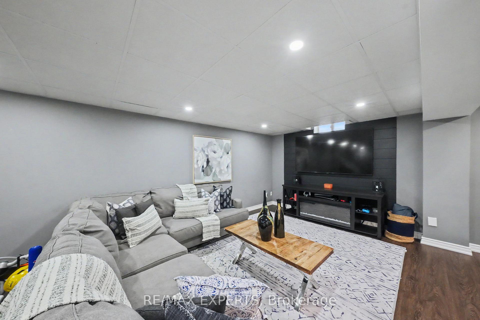 Photo 39 of 2 Ironhorse Crescent, Caledon, Bolton West — HOMEH