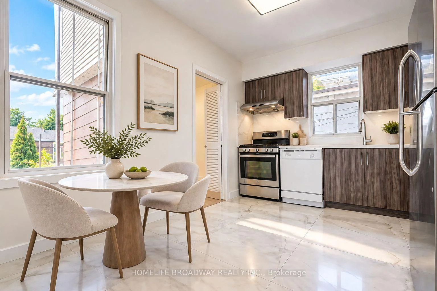 Photo 2 of 1069 Davenport Road, Toronto, Wychwood — HOMEH