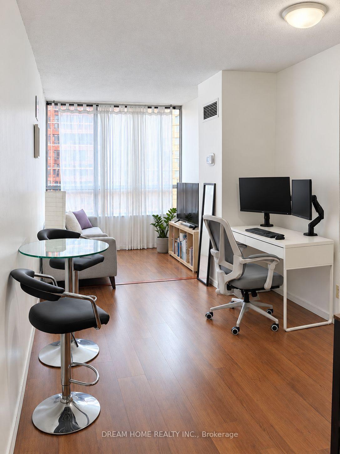 Photo 4 of Unit 1505, 717 Bay Street, Toronto, Bay Street Corridor — HOMEH