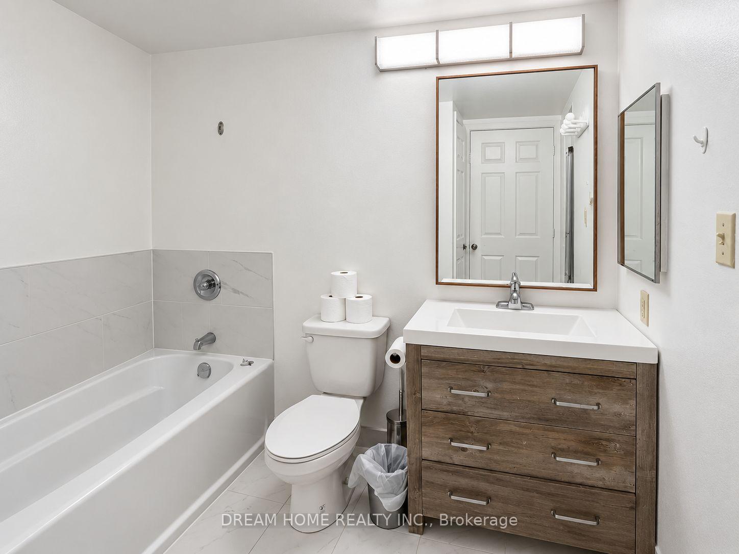Photo 6 of Unit 1505, 717 Bay Street, Toronto, Bay Street Corridor — HOMEH