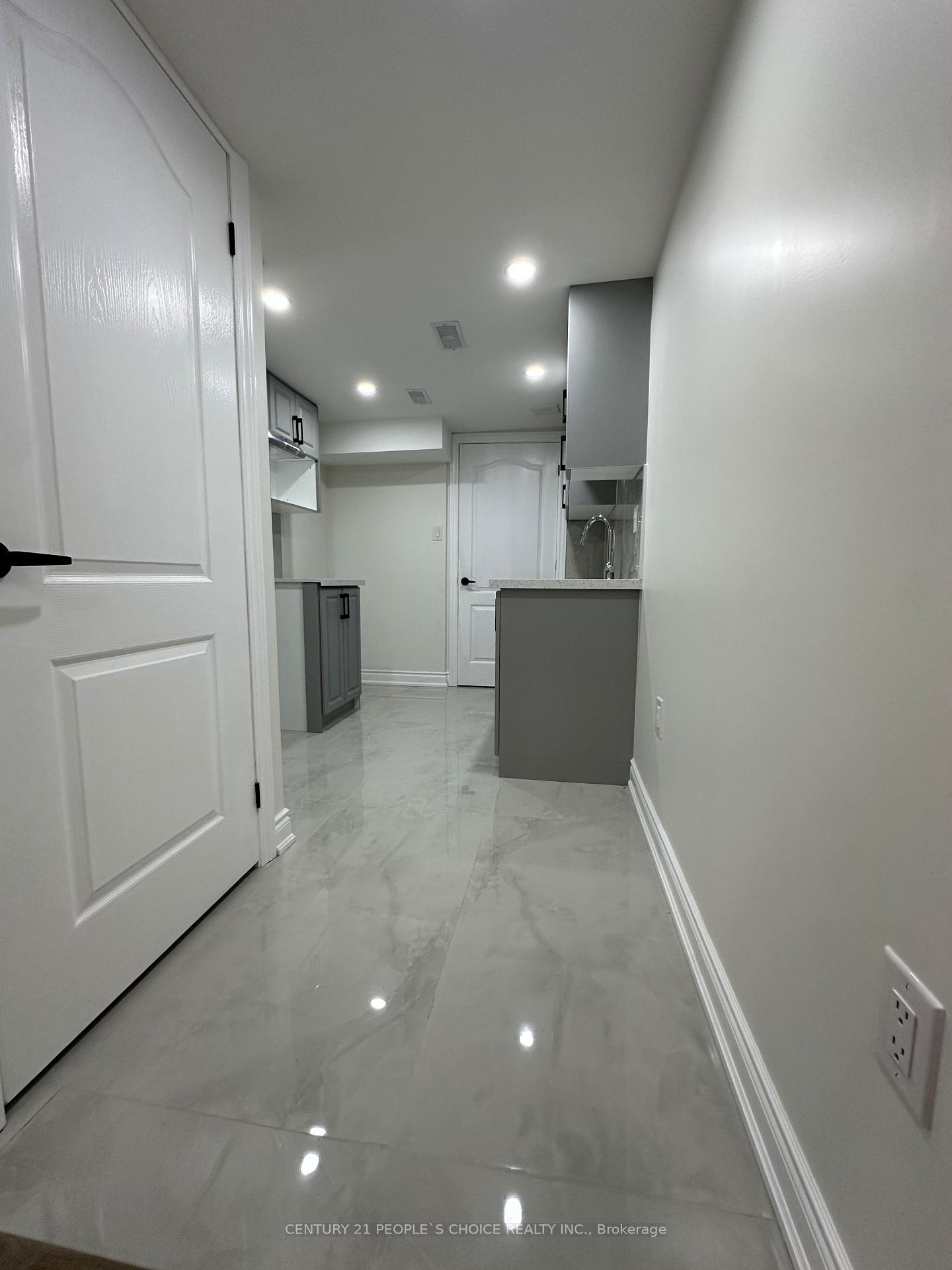 Photo 9 of Unit Unit- 2, 7490 Middleshire Drive, Mississauga, Malton — HOMEH