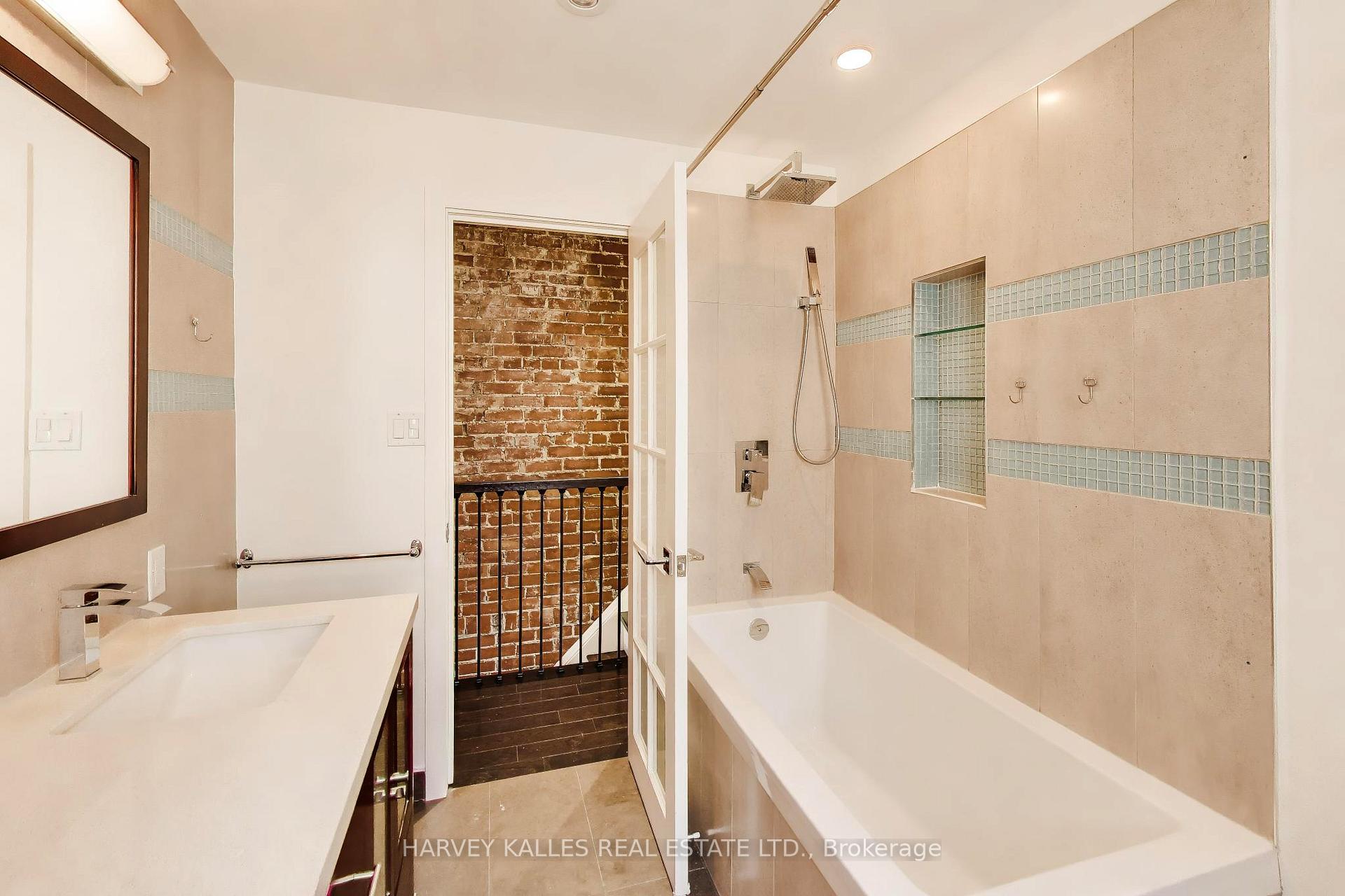 Photo 23 of 318 Sumach Street, Toronto, Cabbagetown-South St. James Town — HOMEH