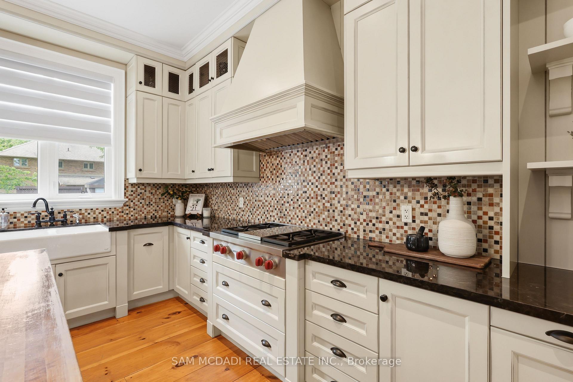 Photo 13 of 725 Queensway, Mississauga, Erindale — HOMEH