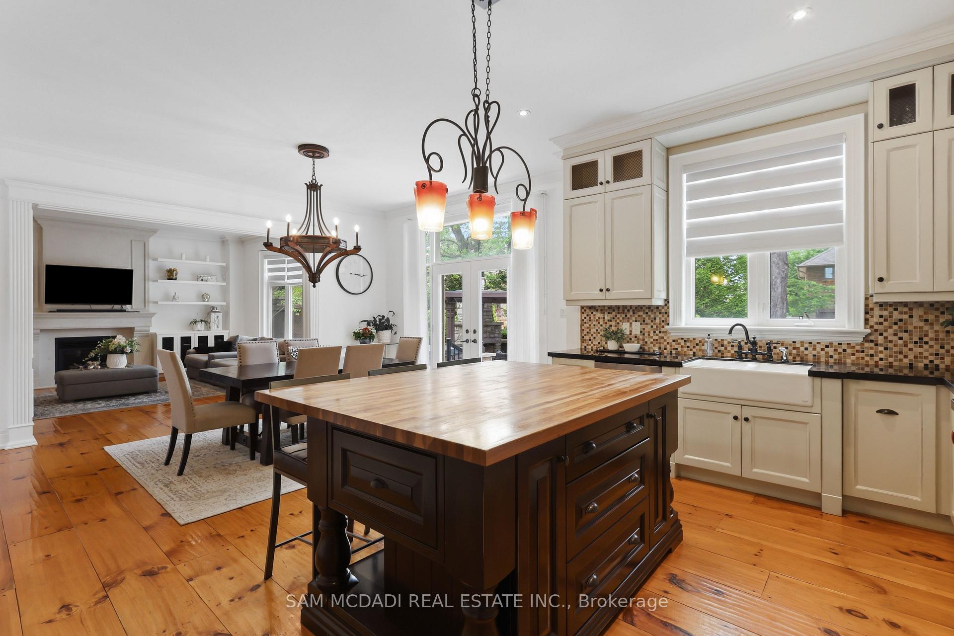 Photo 14 of 725 Queensway, Mississauga, Erindale — HOMEH