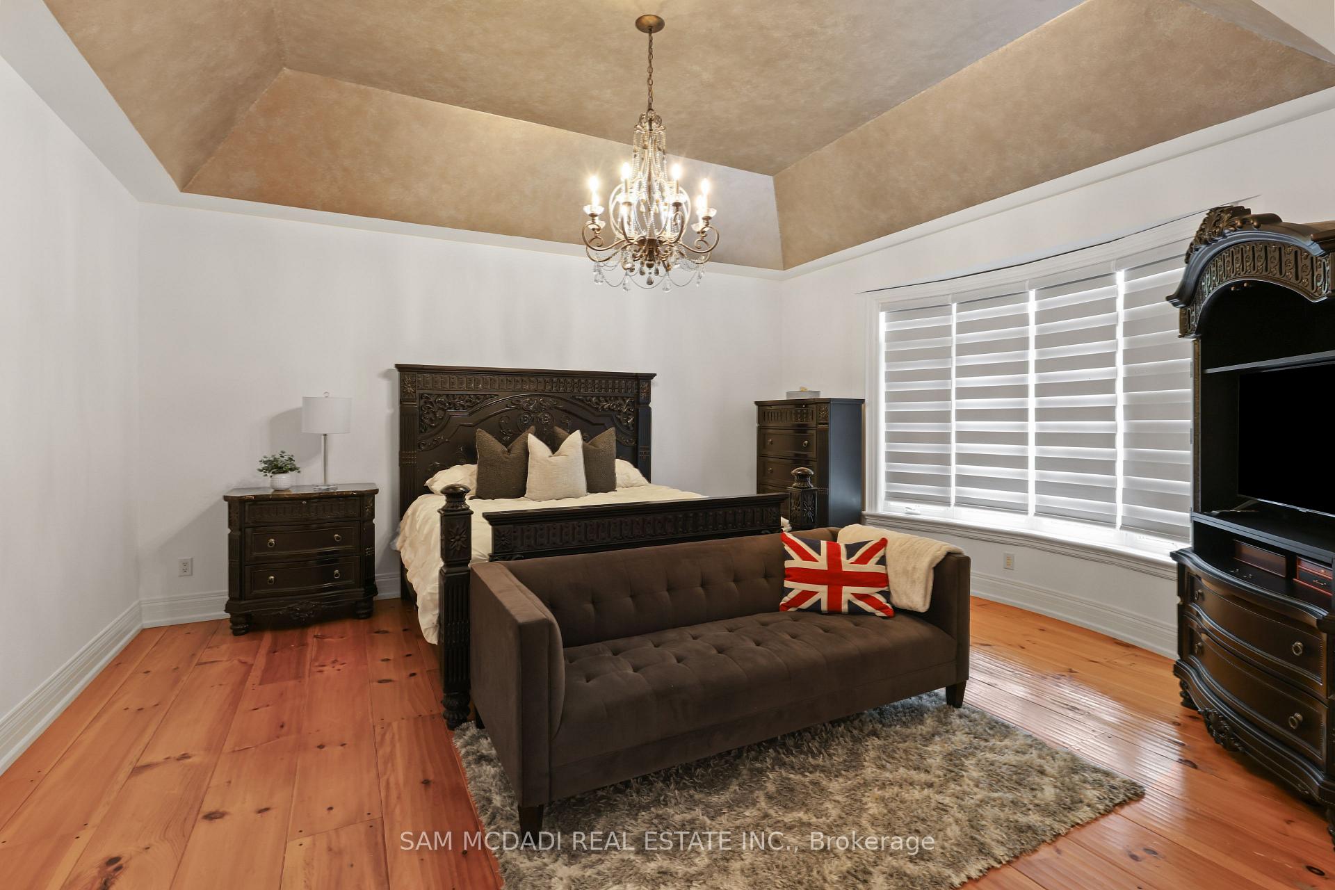 Photo 30 of 725 Queensway, Mississauga, Erindale — HOMEH