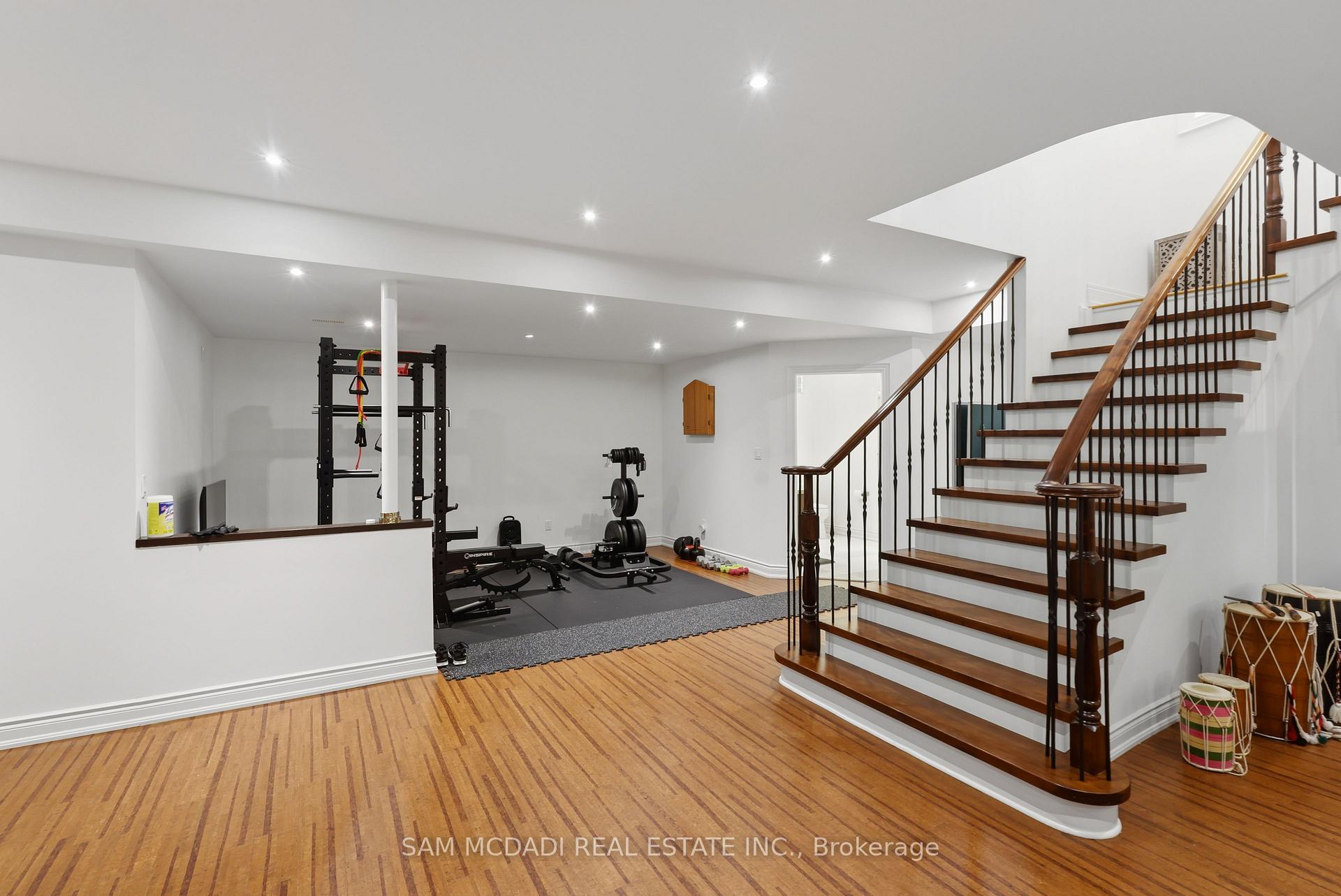 Photo 38 of 725 Queensway, Mississauga, Erindale — HOMEH