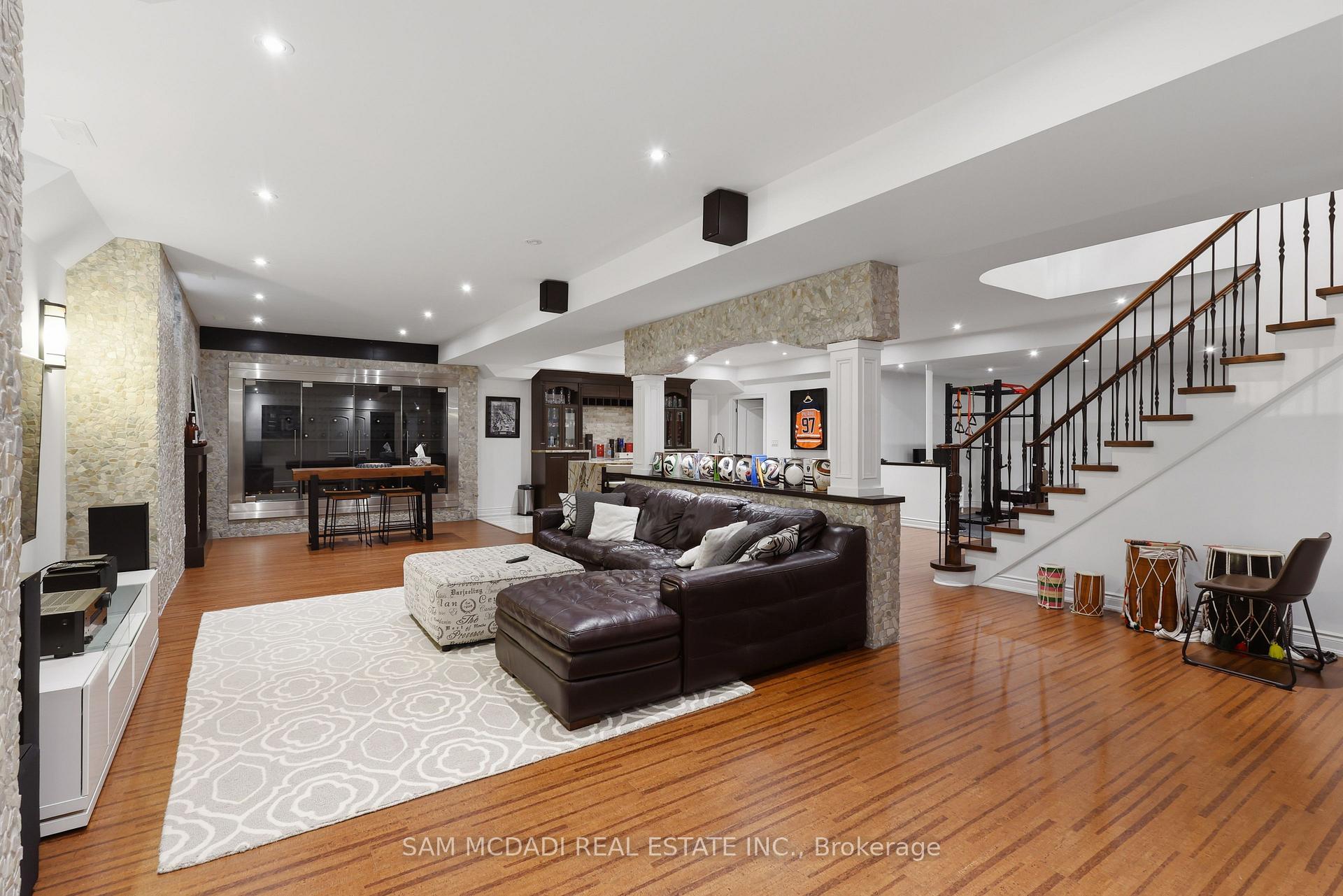 Photo 40 of 725 Queensway, Mississauga, Erindale — HOMEH