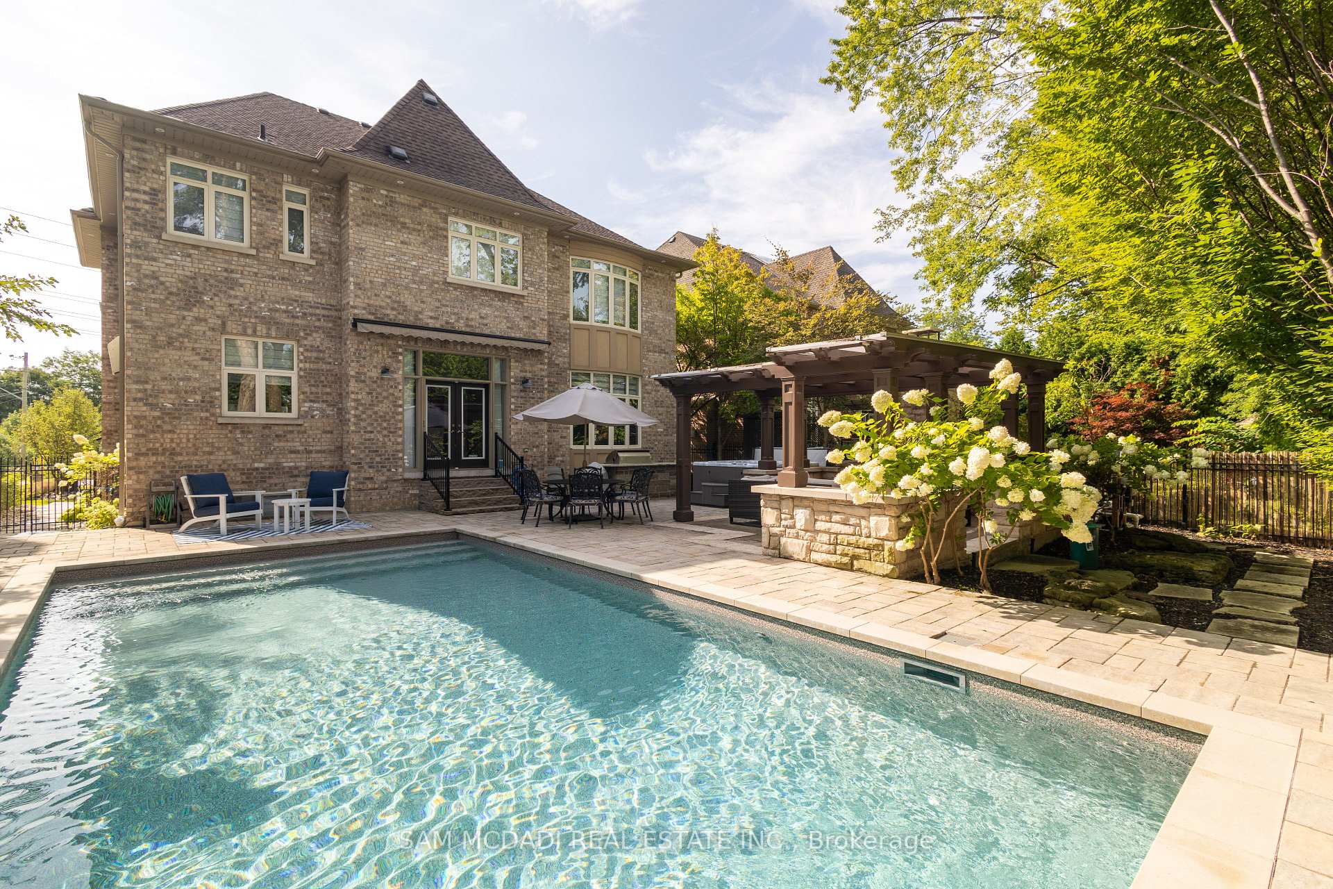 Photo 44 of 725 Queensway, Mississauga, Erindale — HOMEH