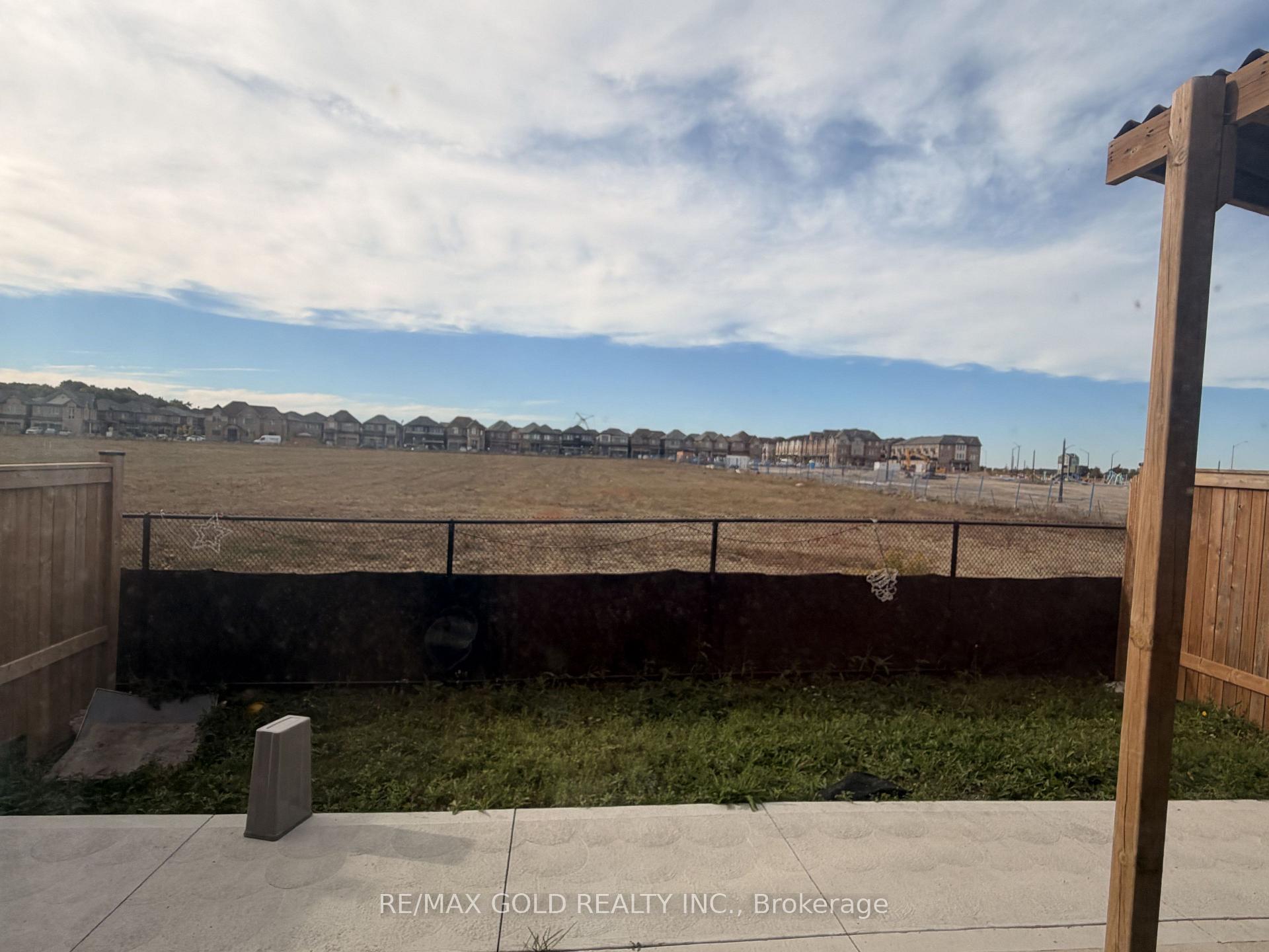 Photo 13 of 20 Moorhart Crescent, Caledon, Rural Caledon — HOMEH