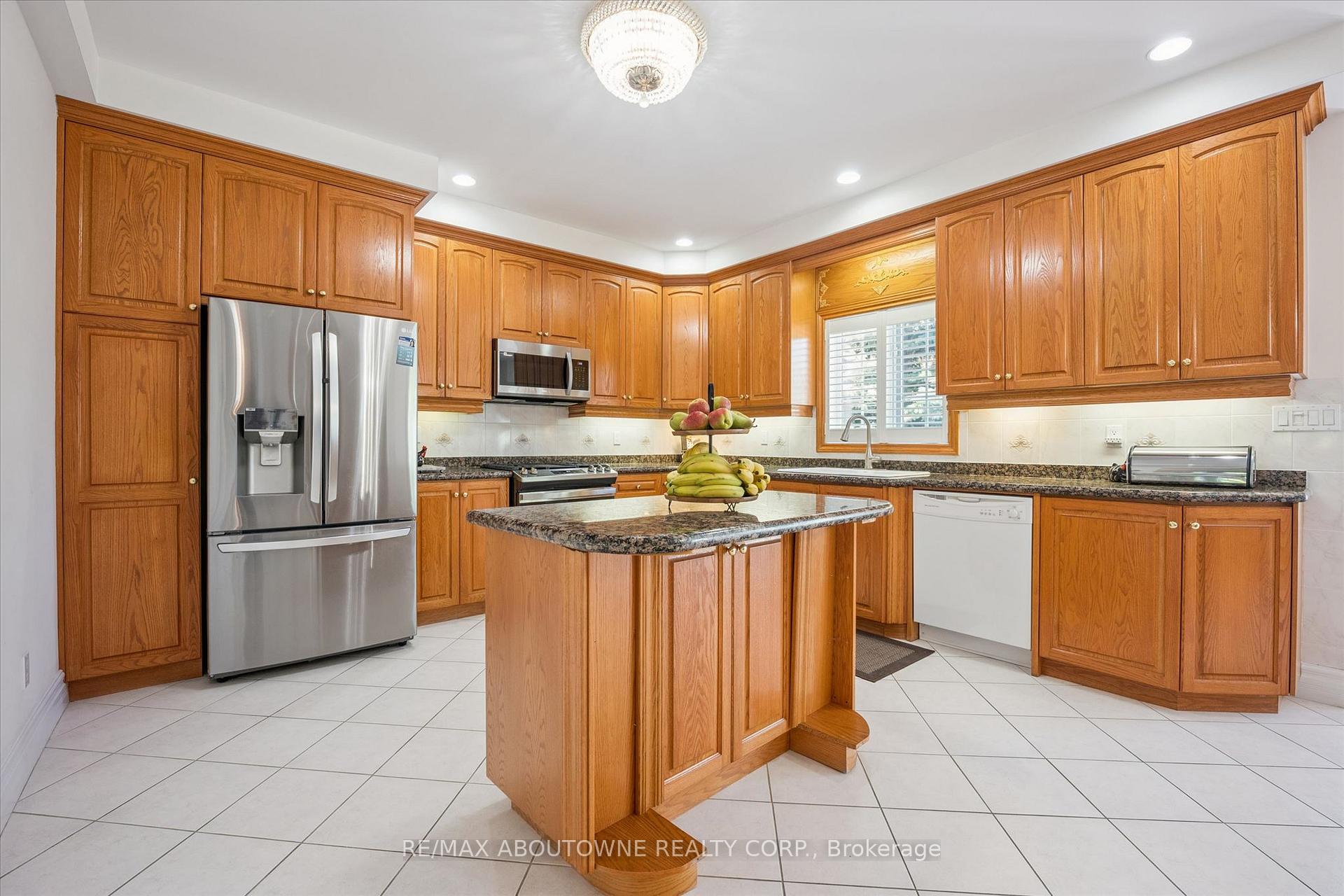 Photo 14 of 6 Fourseasons Drive, Hamilton, Winona — HOMEH