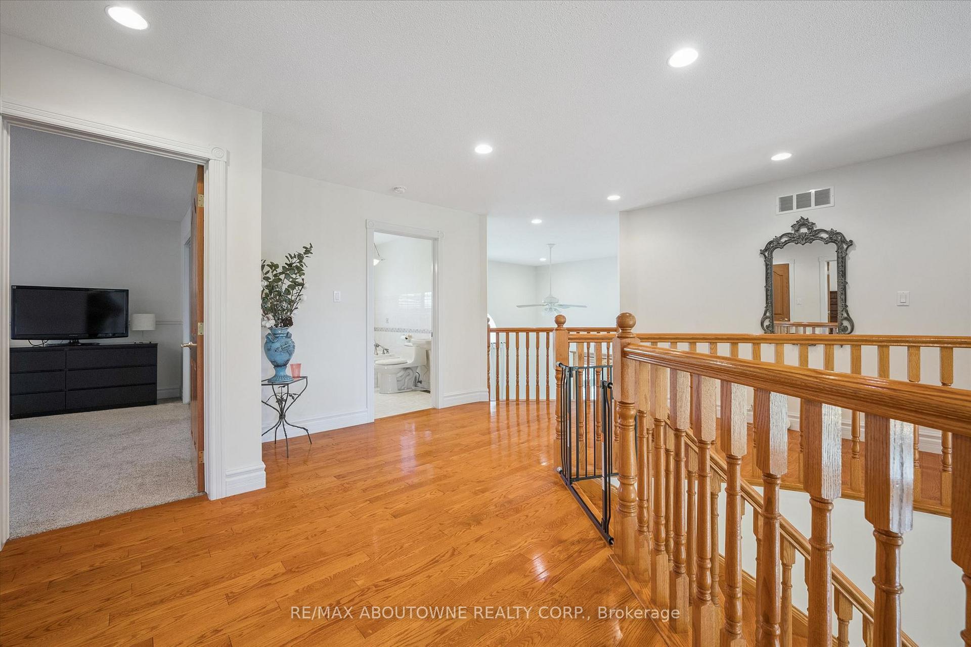 Photo 19 of 6 Fourseasons Drive, Hamilton, Winona — HOMEH