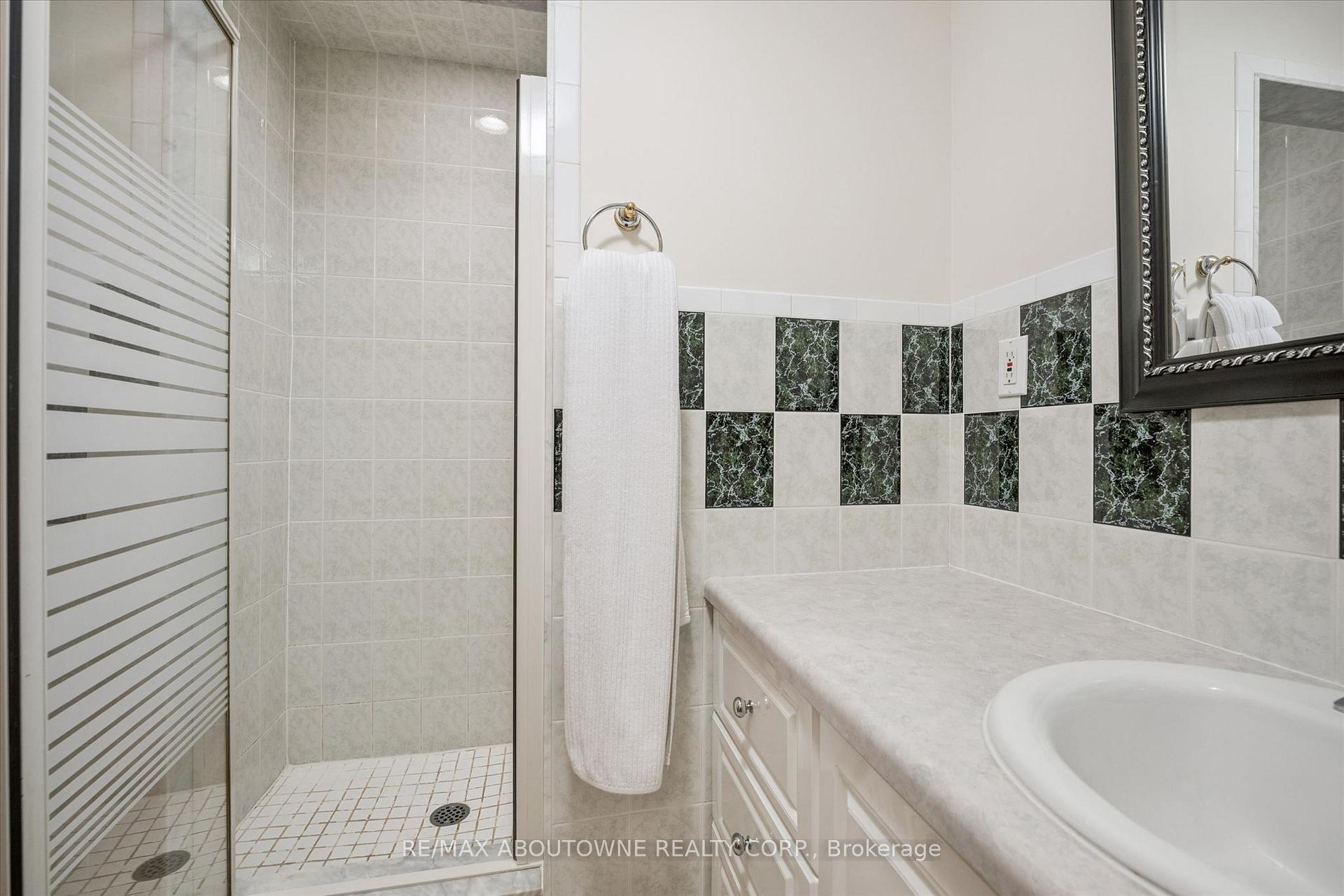Photo 27 of 6 Fourseasons Drive, Hamilton, Winona — HOMEH