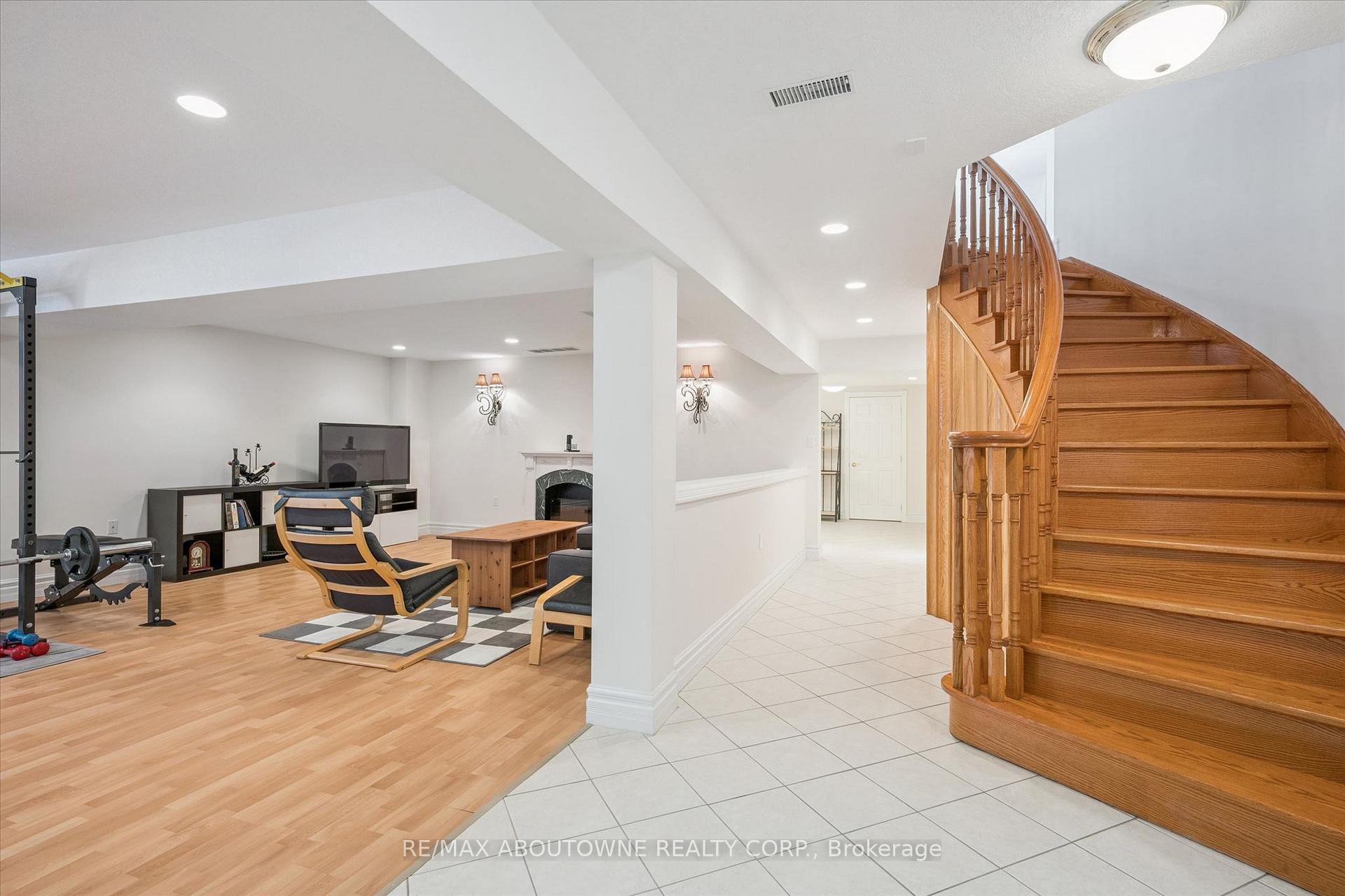 Photo 31 of 6 Fourseasons Drive, Hamilton, Winona — HOMEH