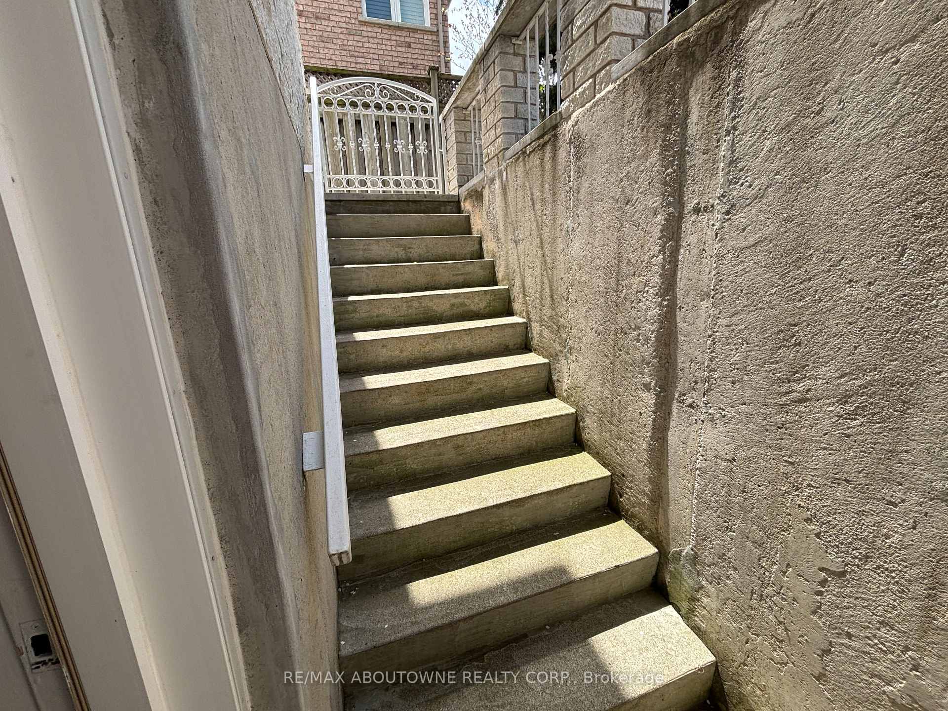 Photo 50 of 6 Fourseasons Drive, Hamilton, Winona — HOMEH