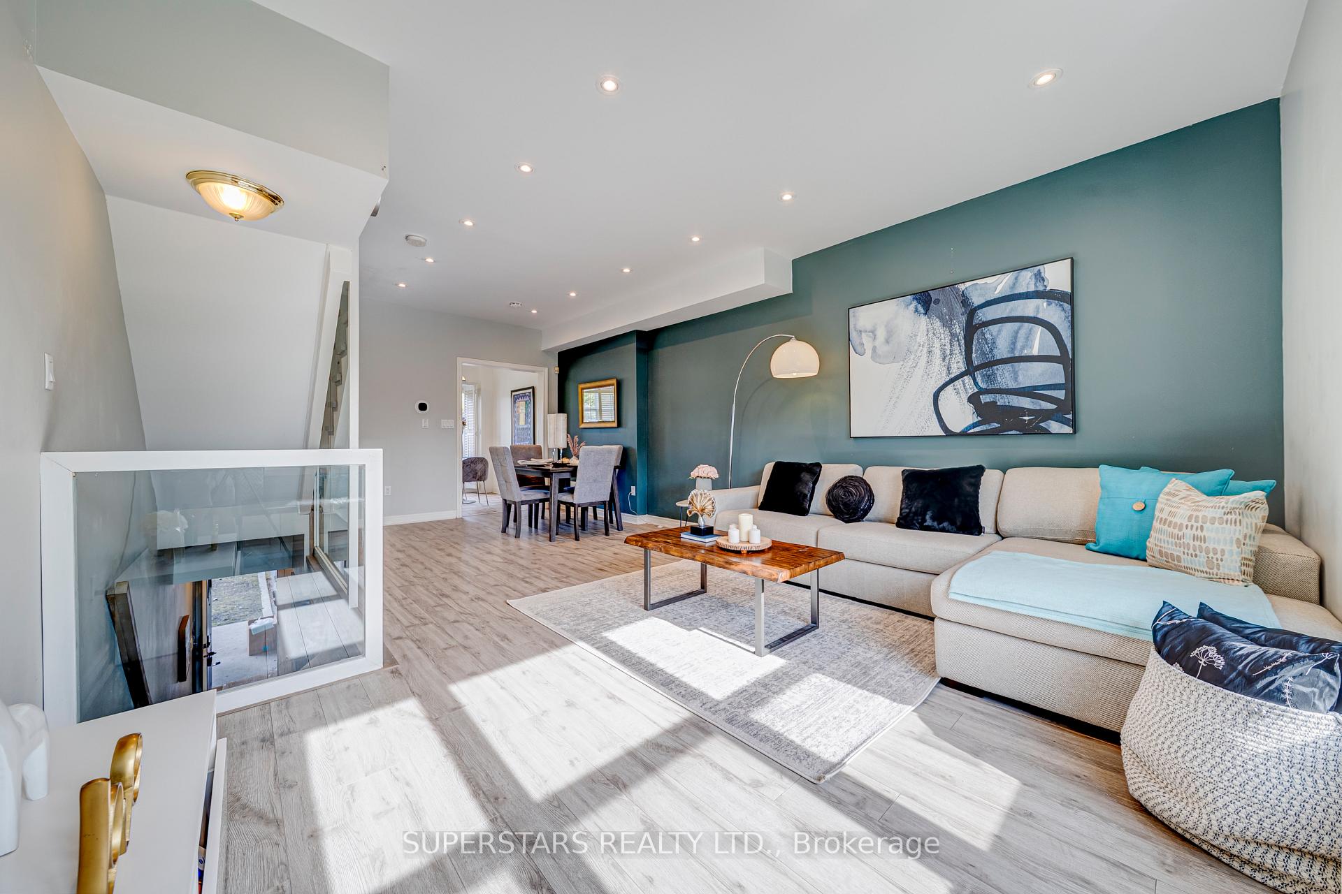 Photo 2 of 119 Pond Drive, Markham, Commerce Valley — HOMEH