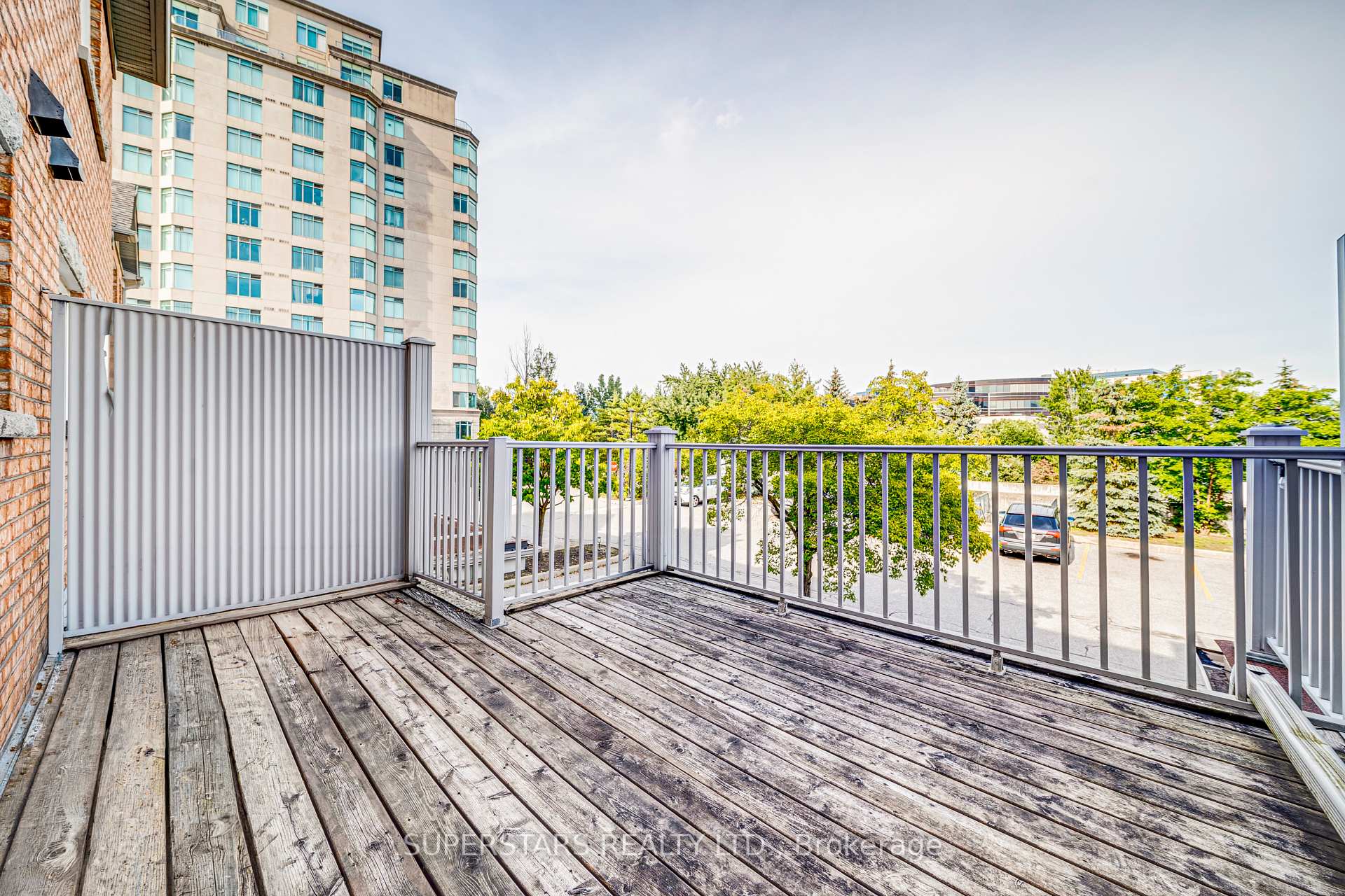 Photo 11 of 119 Pond Drive, Markham, Commerce Valley — HOMEH