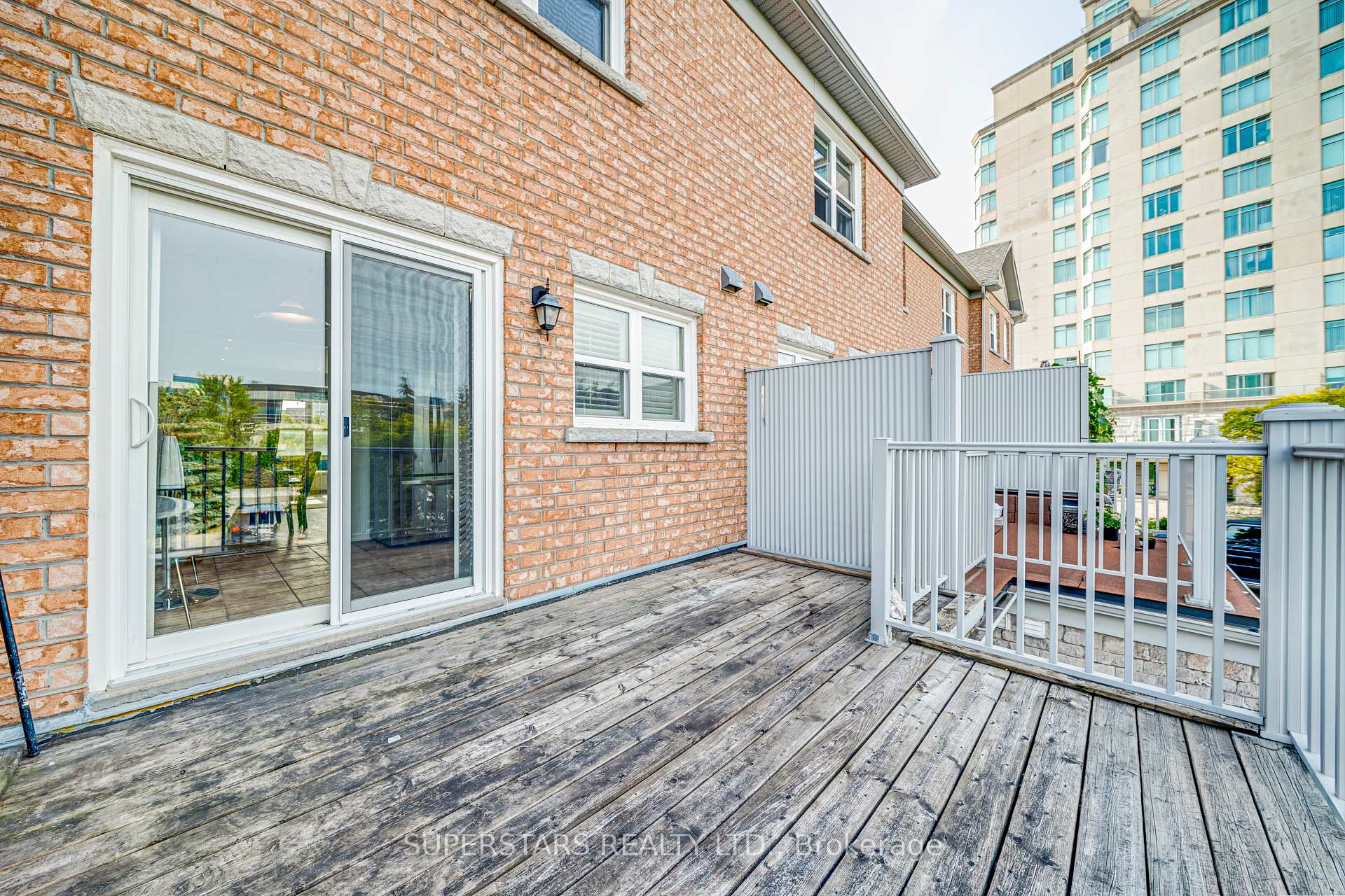 Photo 12 of 119 Pond Drive, Markham, Commerce Valley — HOMEH