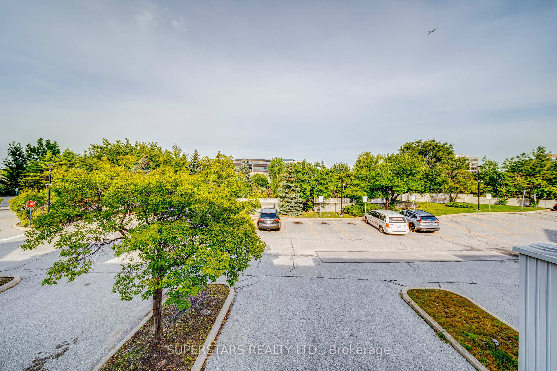 Photo 13 of 119 Pond Drive, Markham, Commerce Valley — HOMEH