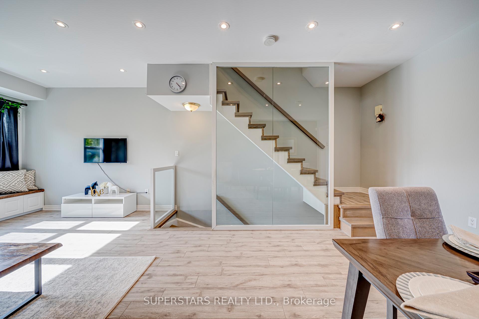 Photo 14 of 119 Pond Drive, Markham, Commerce Valley — HOMEH