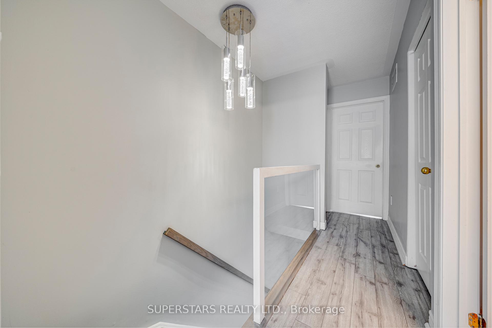 Photo 15 of 119 Pond Drive, Markham, Commerce Valley — HOMEH