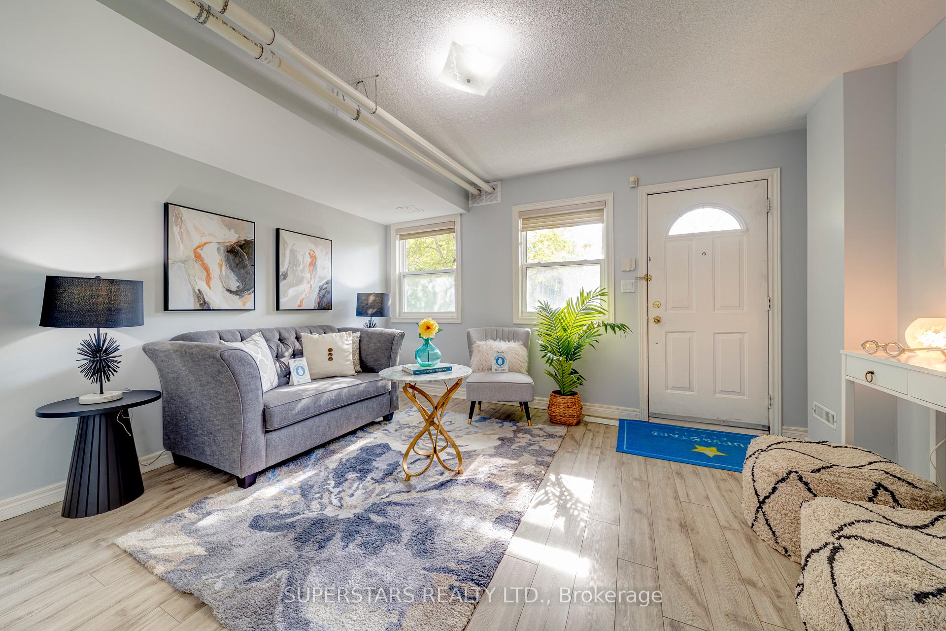 Photo 23 of 119 Pond Drive, Markham, Commerce Valley — HOMEH