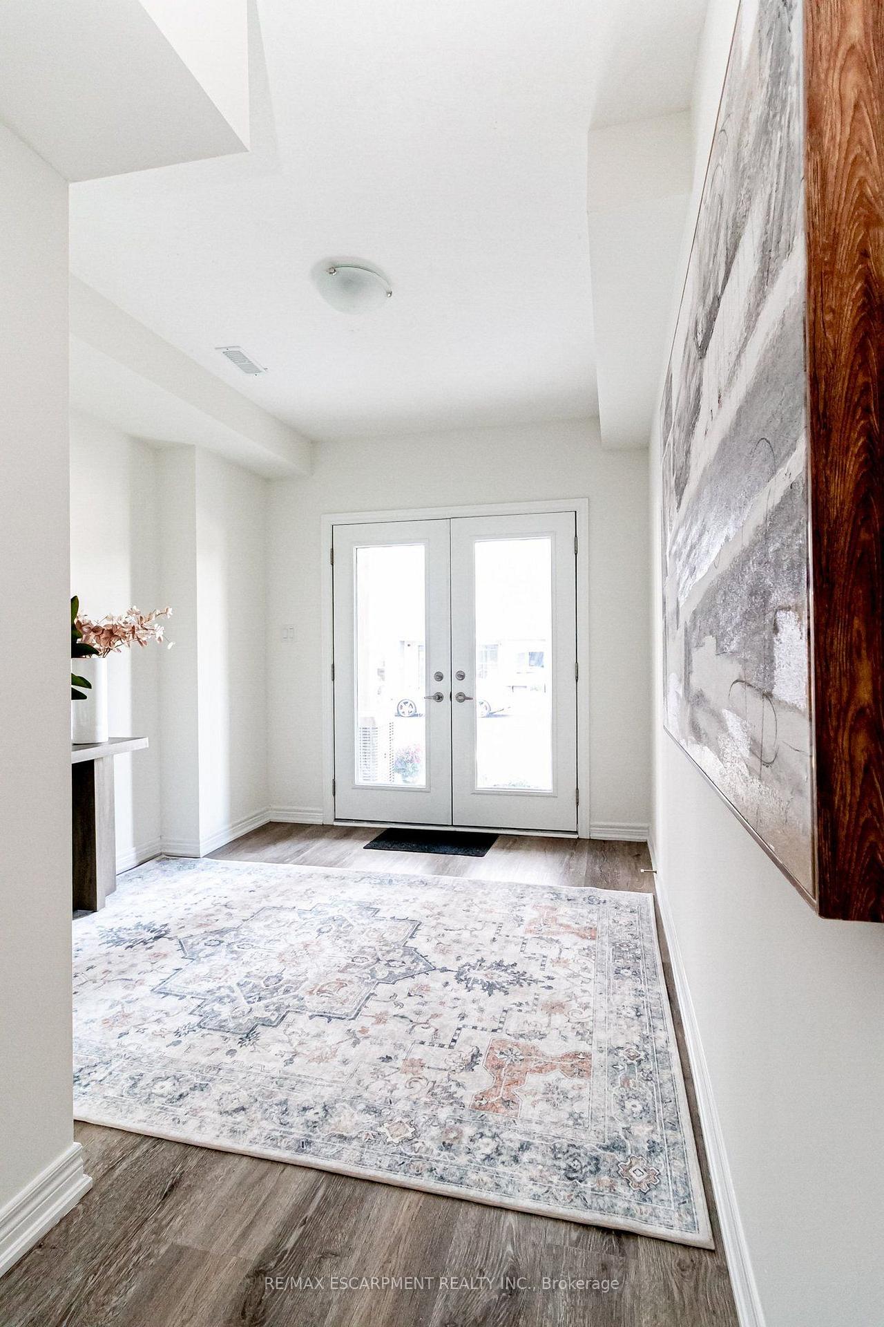 Photo 9 of 7 Roxanne Drive, Hamilton, McQuesten — HOMEH