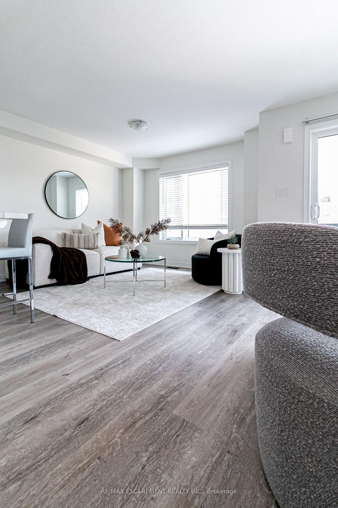 Photo 18 of 7 Roxanne Drive, Hamilton, McQuesten — HOMEH