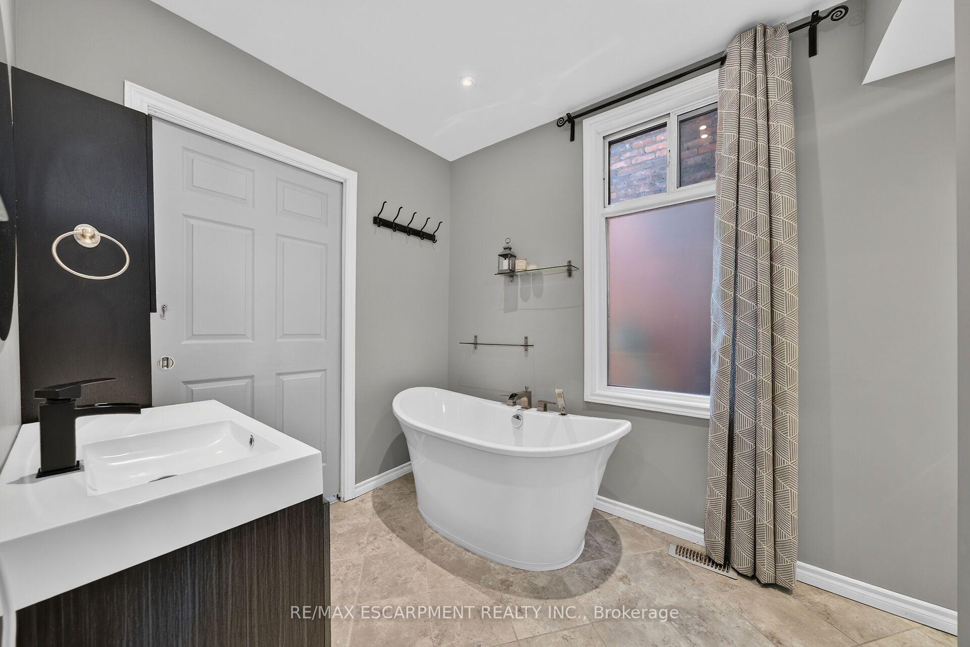 Photo 20 of 7 East 24th Street, Hamilton, Eastmount — HOMEH