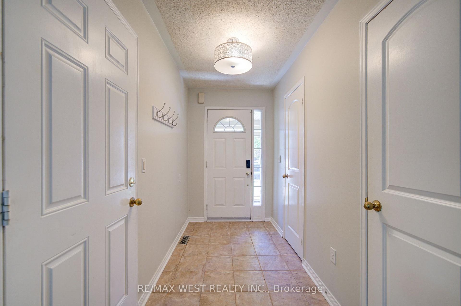 Photo 5 of 143 Allworth Crescent, Clarington, Bowmanville — HOMEH