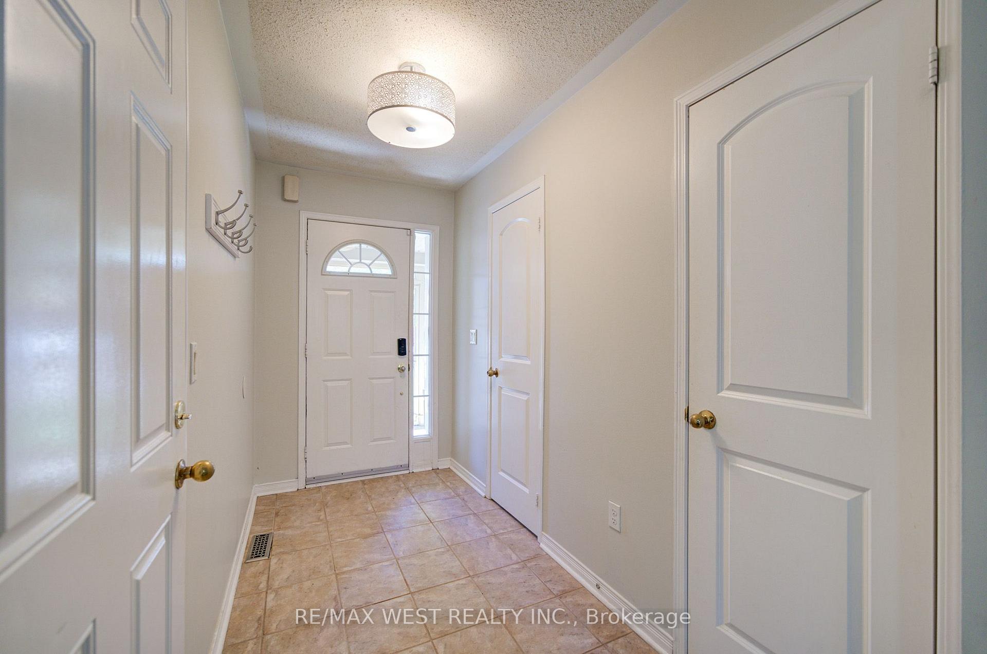 Photo 6 of 143 Allworth Crescent, Clarington, Bowmanville — HOMEH