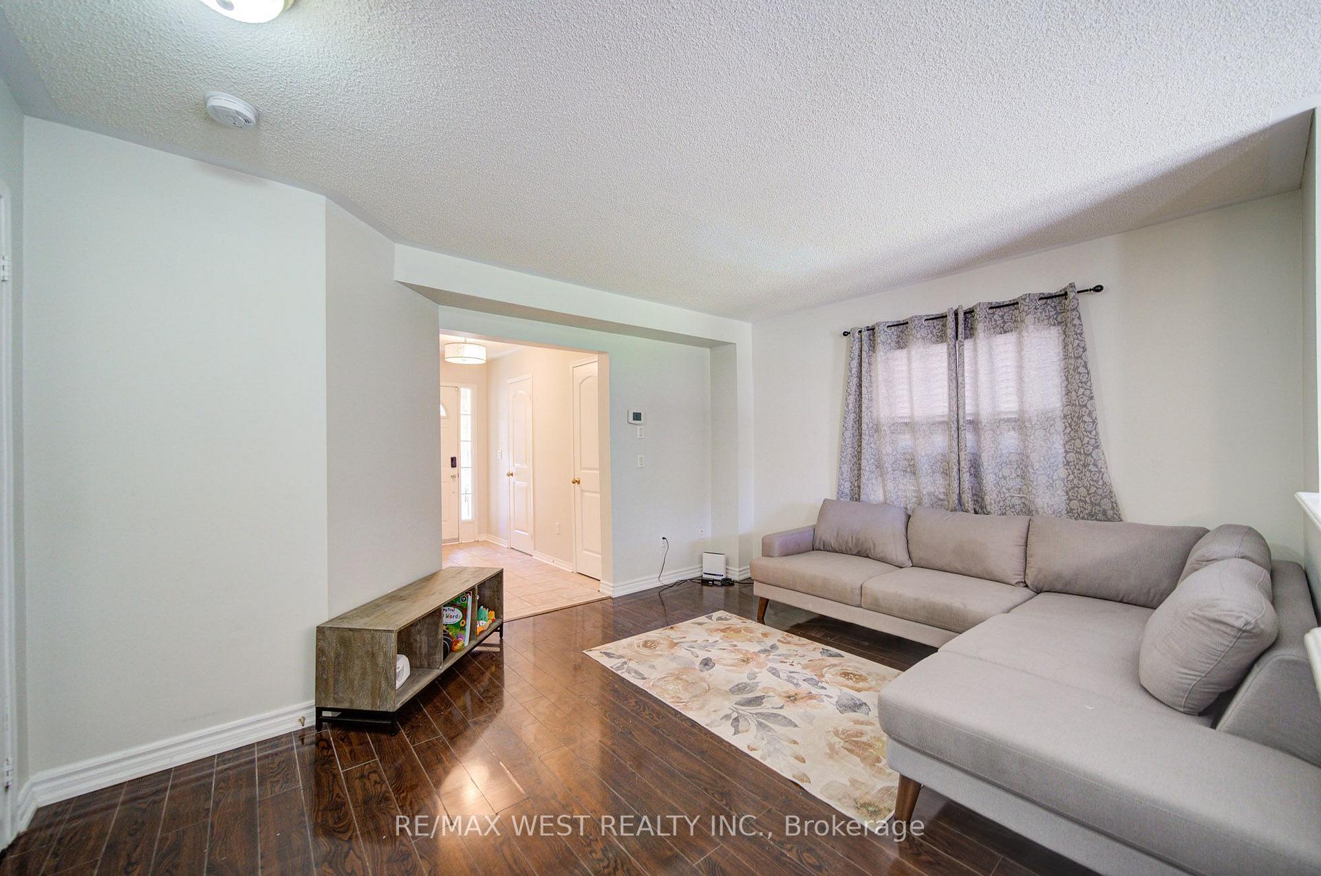 Photo 13 of 143 Allworth Crescent, Clarington, Bowmanville — HOMEH