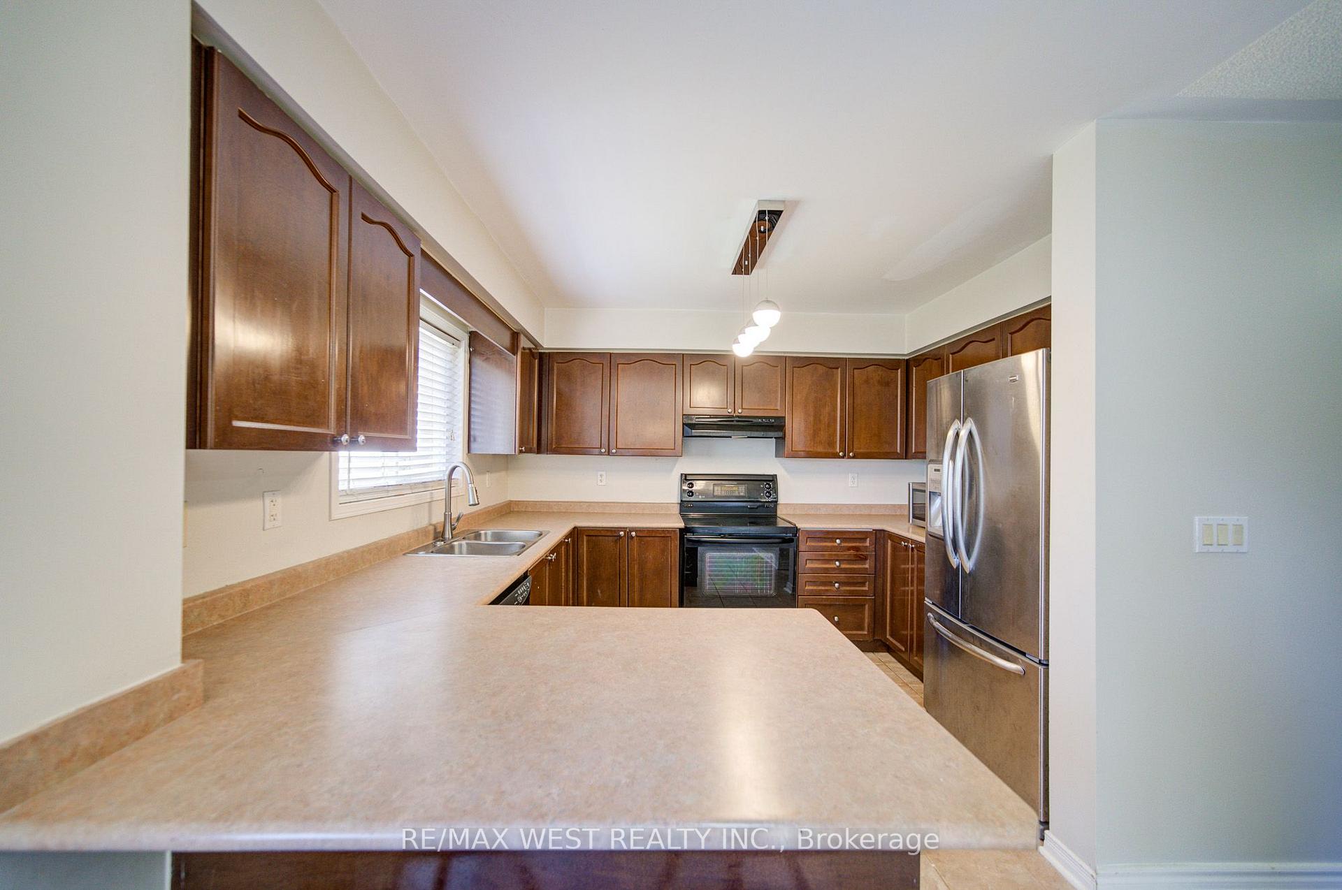 Photo 15 of 143 Allworth Crescent, Clarington, Bowmanville — HOMEH