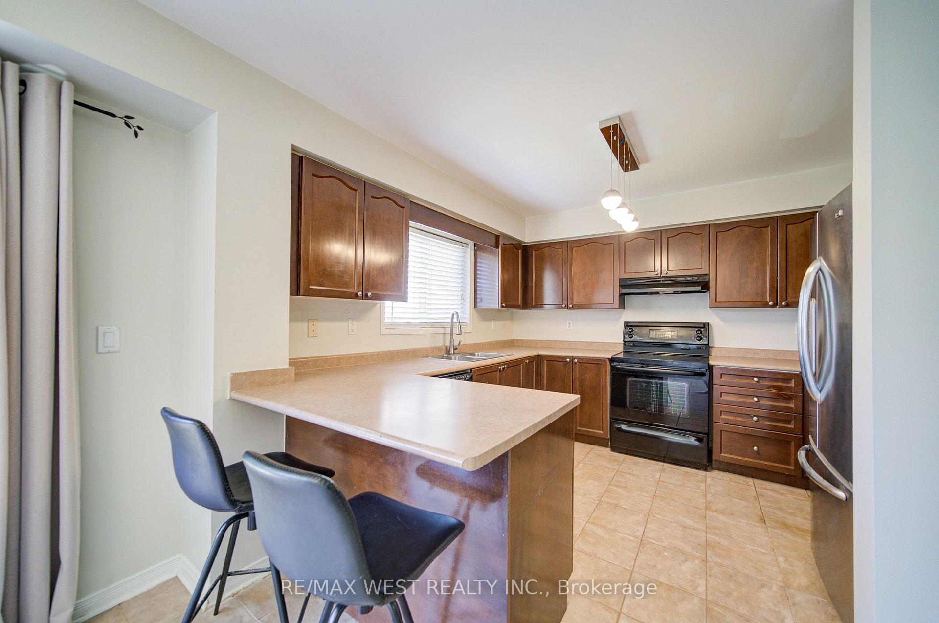 Photo 16 of 143 Allworth Crescent, Clarington, Bowmanville — HOMEH