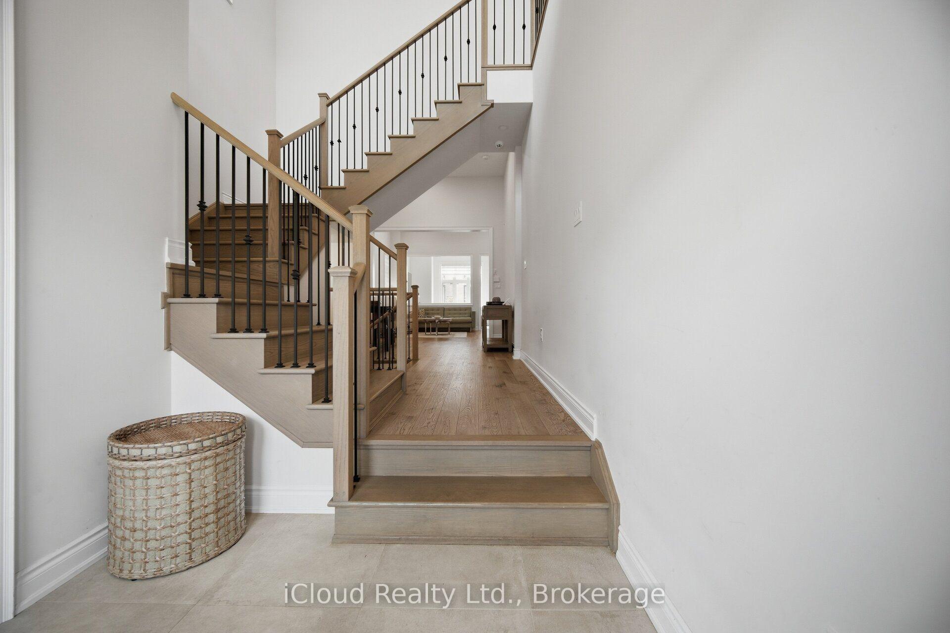 Photo 5 of 1400 Yellow Rose Circle, Oakville, Glen Abbey — HOMEH
