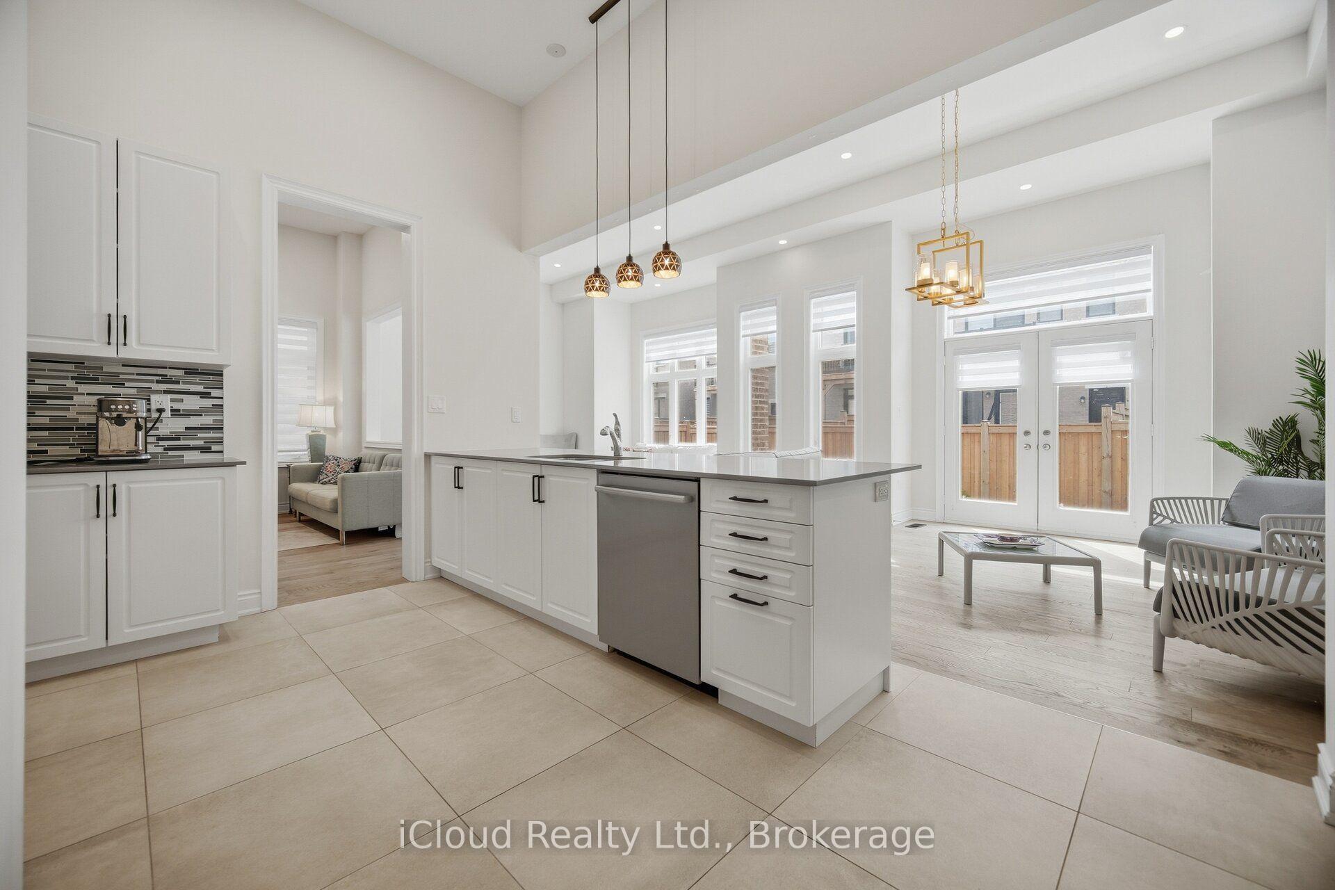 Photo 13 of 1400 Yellow Rose Circle, Oakville, Glen Abbey — HOMEH