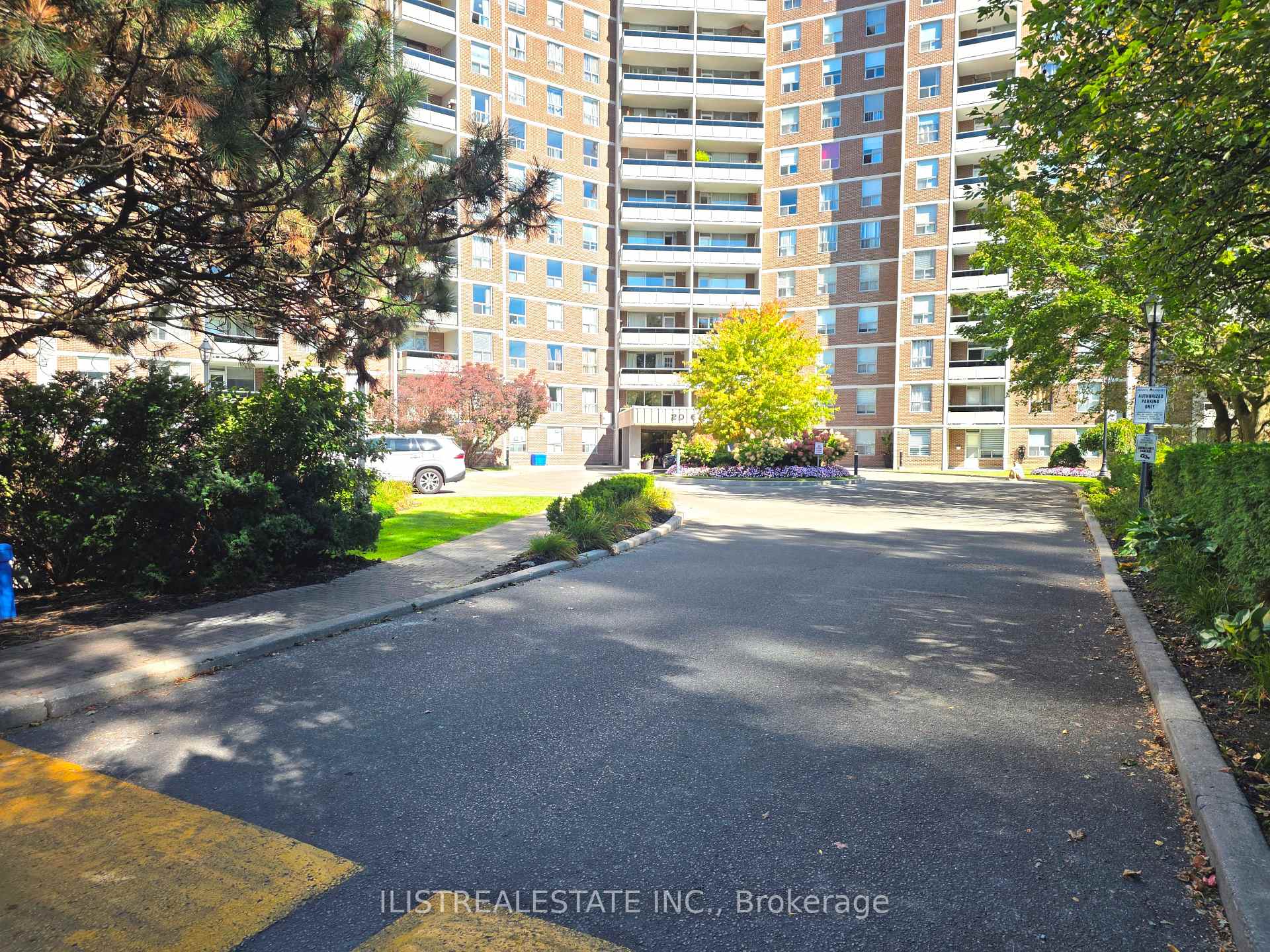 Photo 3 of Unit 1808, 20 Edgecliffe Golfway, Toronto, Flemingdon Park — HOMEH