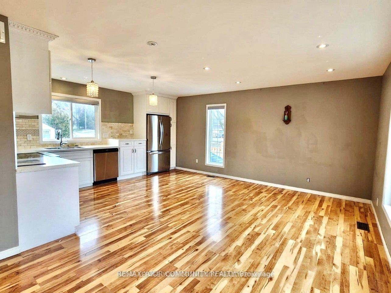 Photo 2 of 600 Brock Street S, Whitby, Downtown Whitby — HOMEH