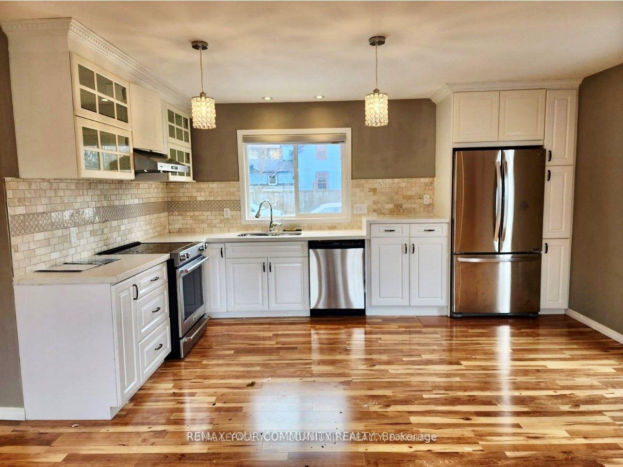 Photo 3 of 600 Brock Street S, Whitby, Downtown Whitby — HOMEH