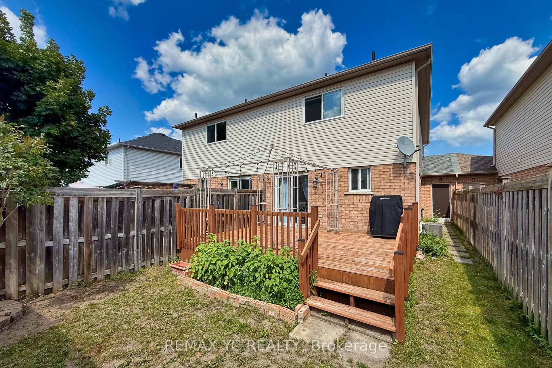 Photo 32 of 18 Coleman Drive, Barrie, Edgehill Drive — HOMEH