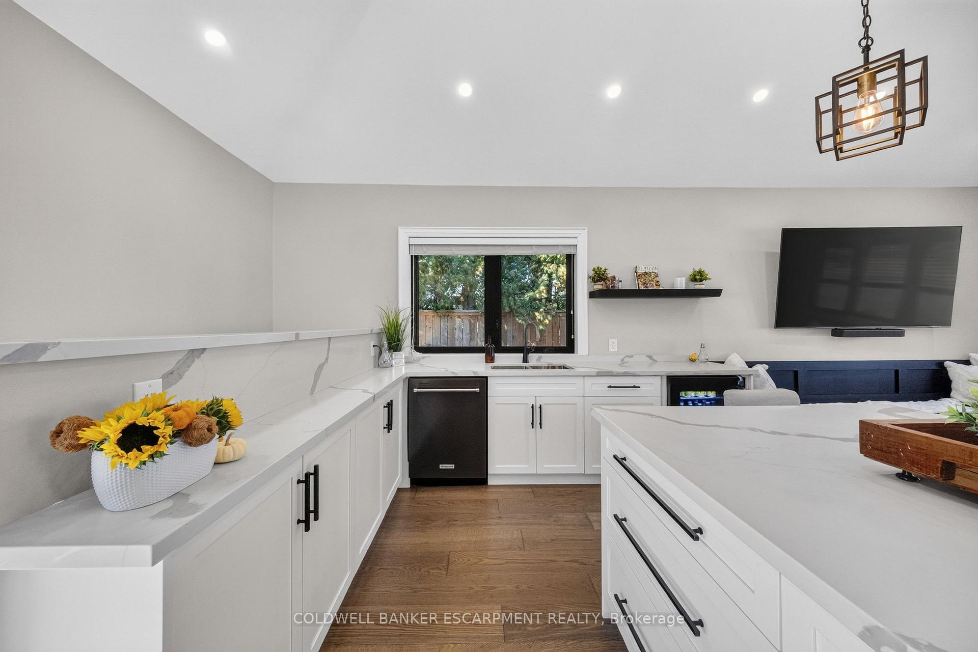 Photo 20 of 18 Meadvale Road, Halton Hills, Acton — HOMEH