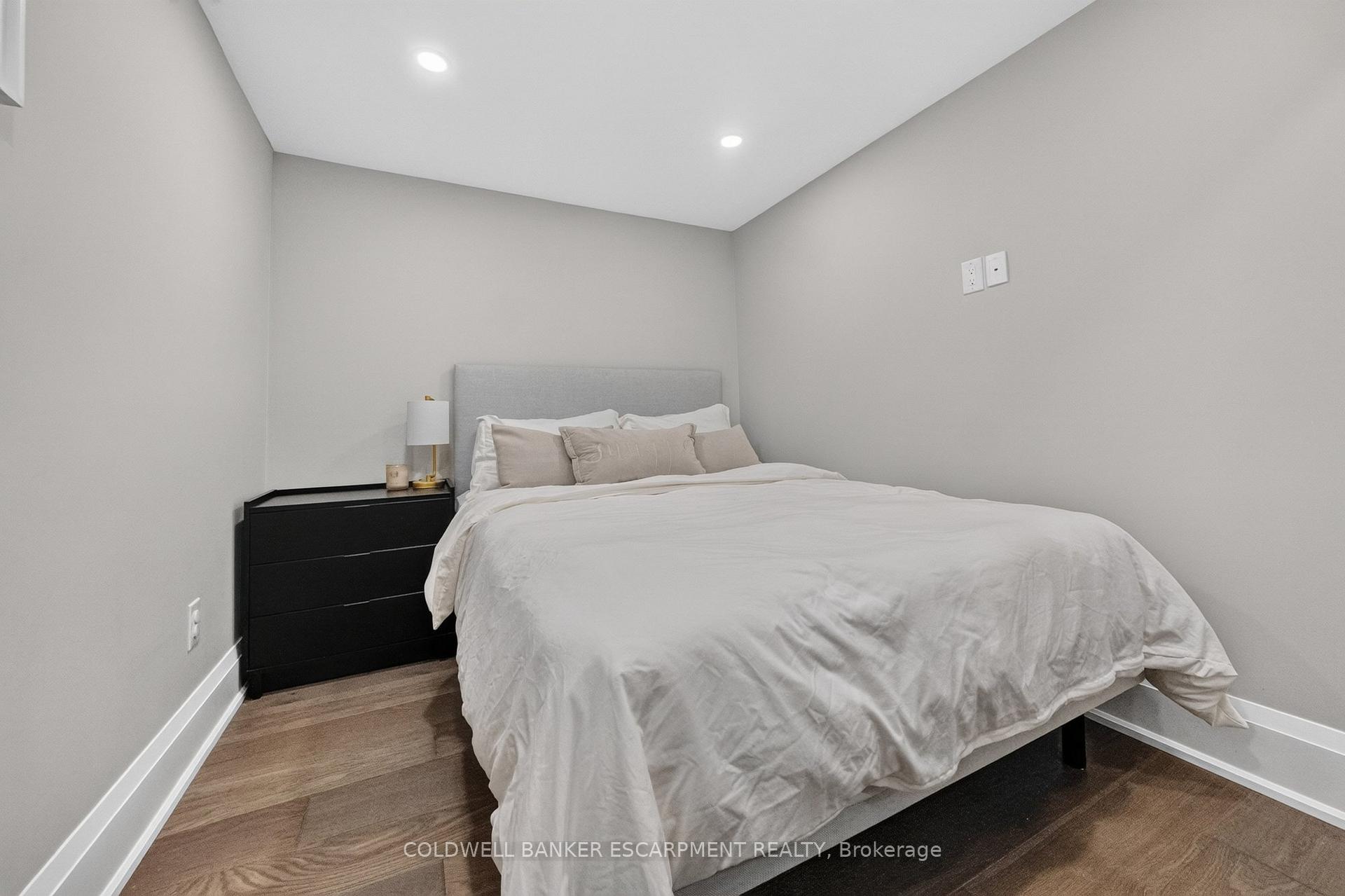 Photo 37 of 18 Meadvale Road, Halton Hills, Acton — HOMEH