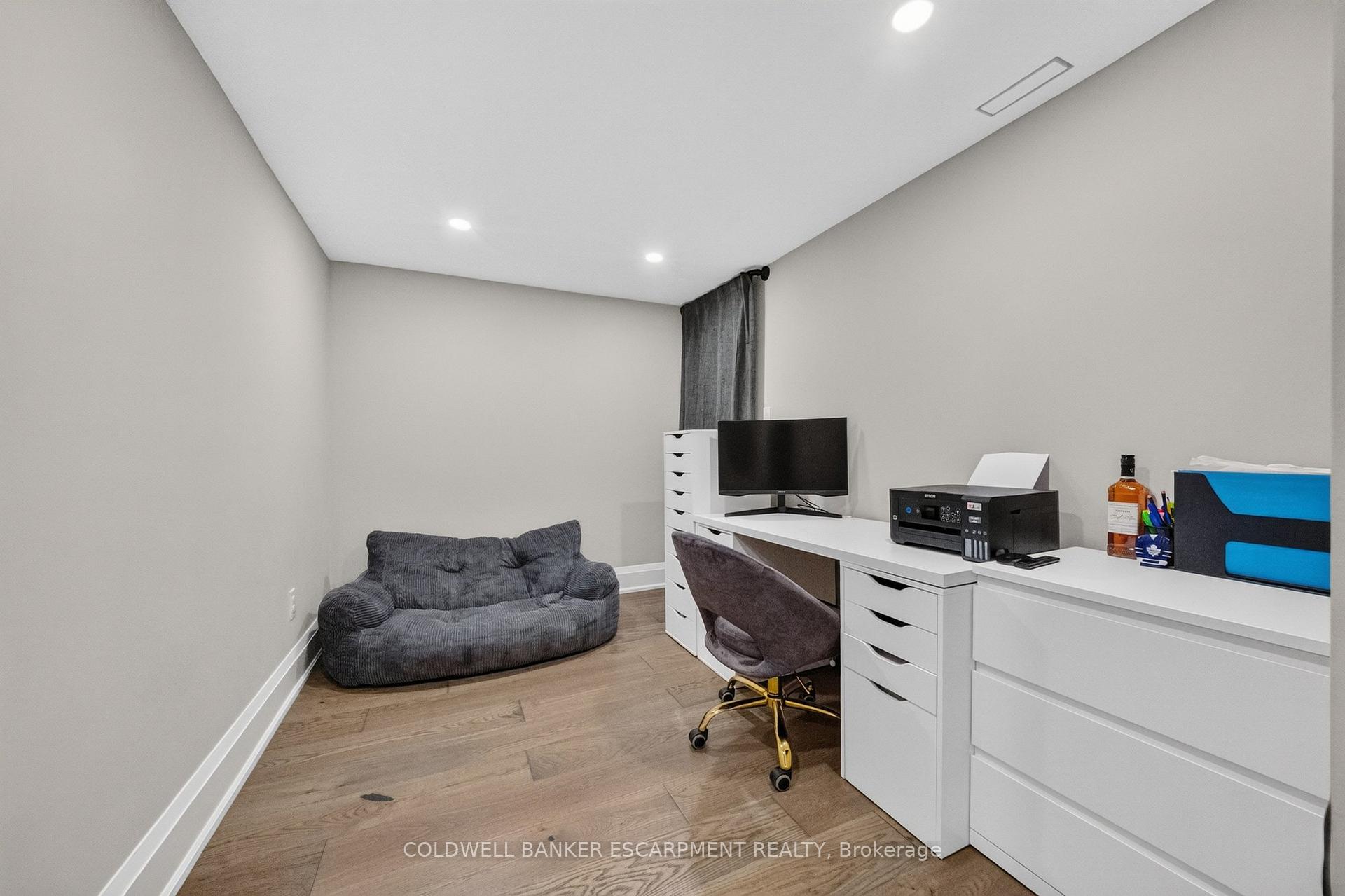Photo 39 of 18 Meadvale Road, Halton Hills, Acton — HOMEH