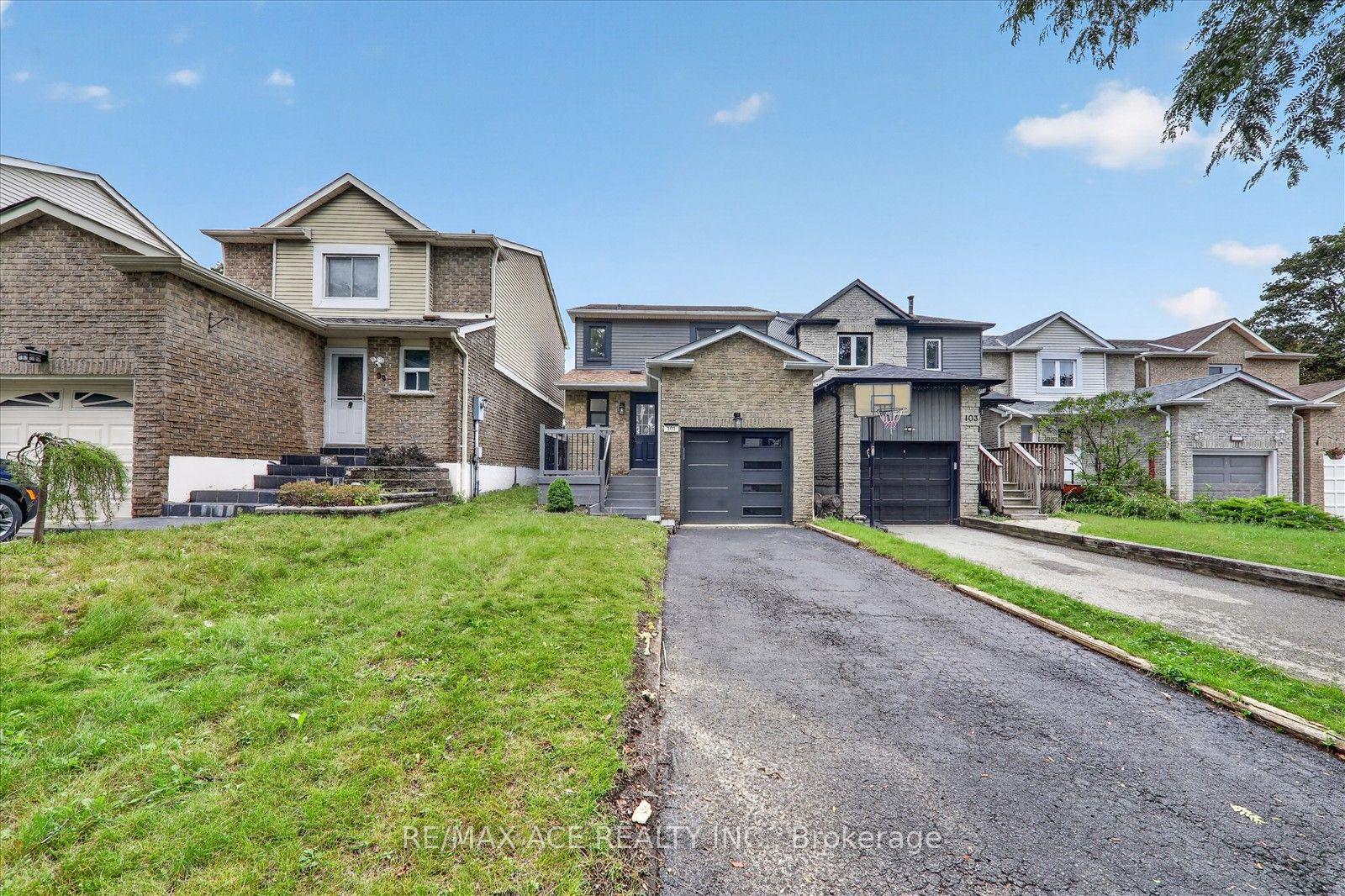 Photo 2 of 101 Greenfield Crescent, Whitby, Blue Grass Meadows — HOMEH