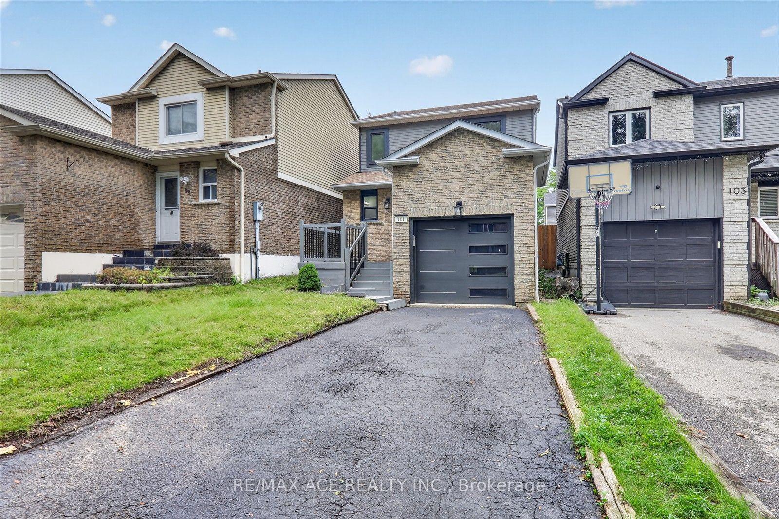 Photo 3 of 101 Greenfield Crescent, Whitby, Blue Grass Meadows — HOMEH