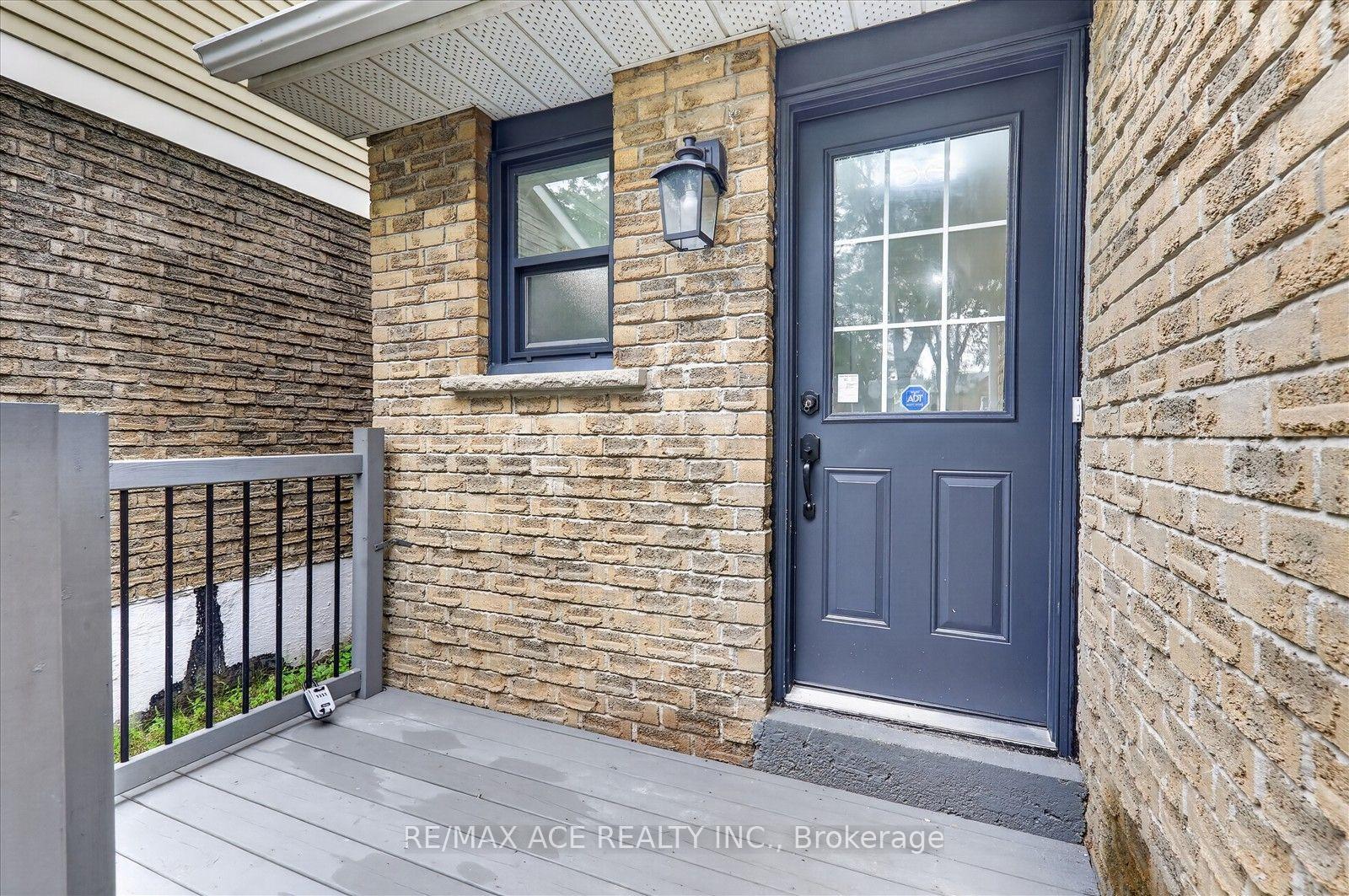 Photo 5 of 101 Greenfield Crescent, Whitby, Blue Grass Meadows — HOMEH