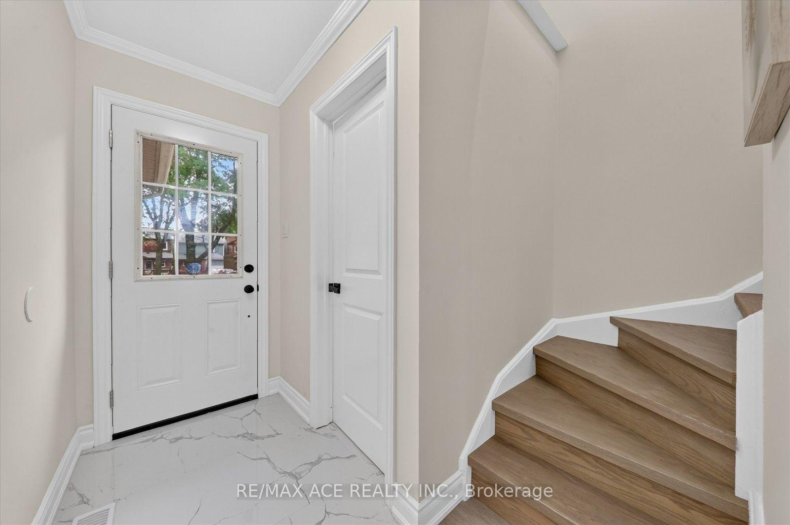 Photo 7 of 101 Greenfield Crescent, Whitby, Blue Grass Meadows — HOMEH