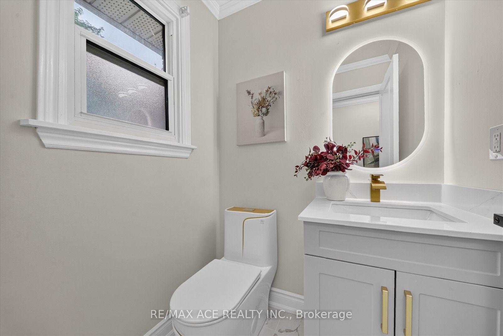 Photo 8 of 101 Greenfield Crescent, Whitby, Blue Grass Meadows — HOMEH