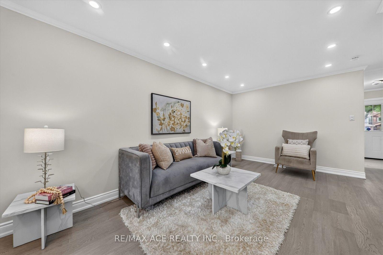 Photo 12 of 101 Greenfield Crescent, Whitby, Blue Grass Meadows — HOMEH
