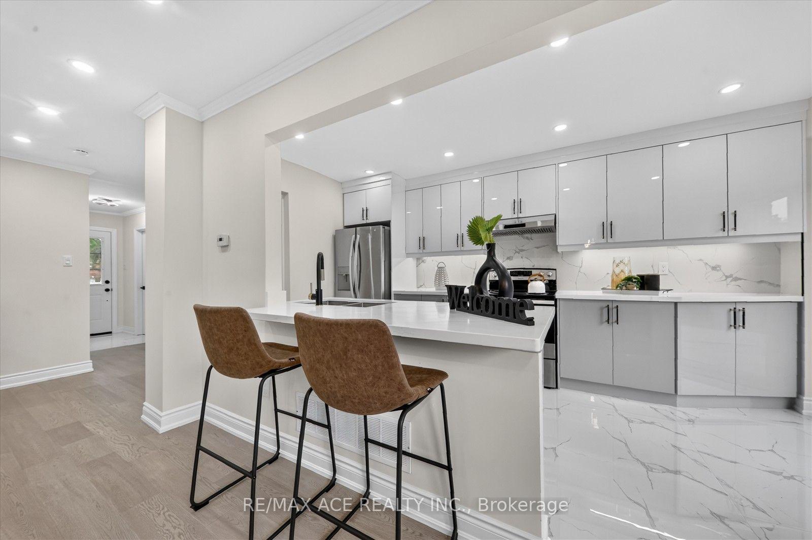Photo 14 of 101 Greenfield Crescent, Whitby, Blue Grass Meadows — HOMEH