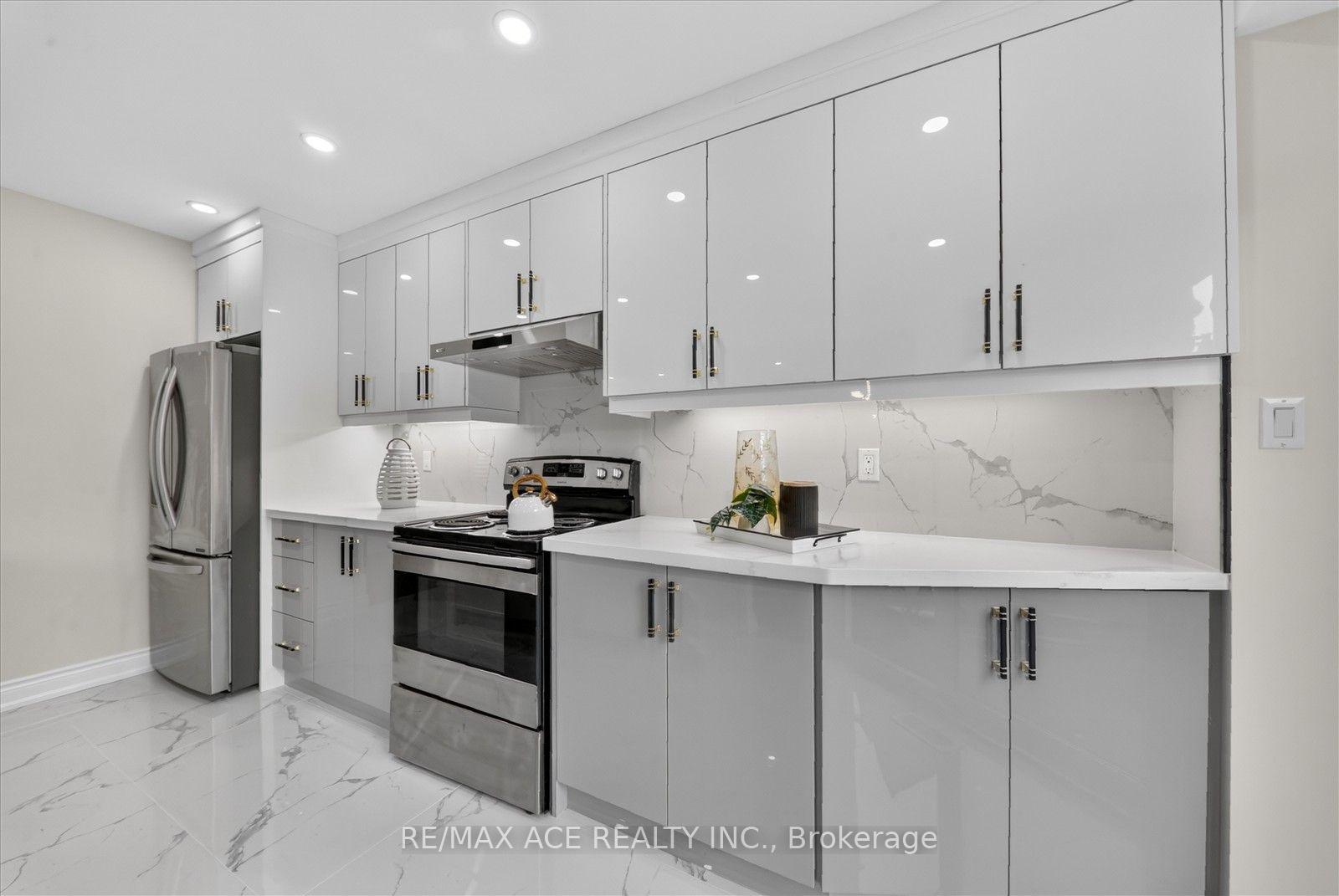 Photo 15 of 101 Greenfield Crescent, Whitby, Blue Grass Meadows — HOMEH